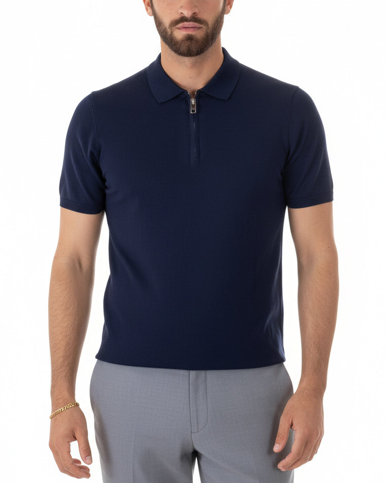 Vista frontale polo blu filo maglia colletto zip leggera uomo