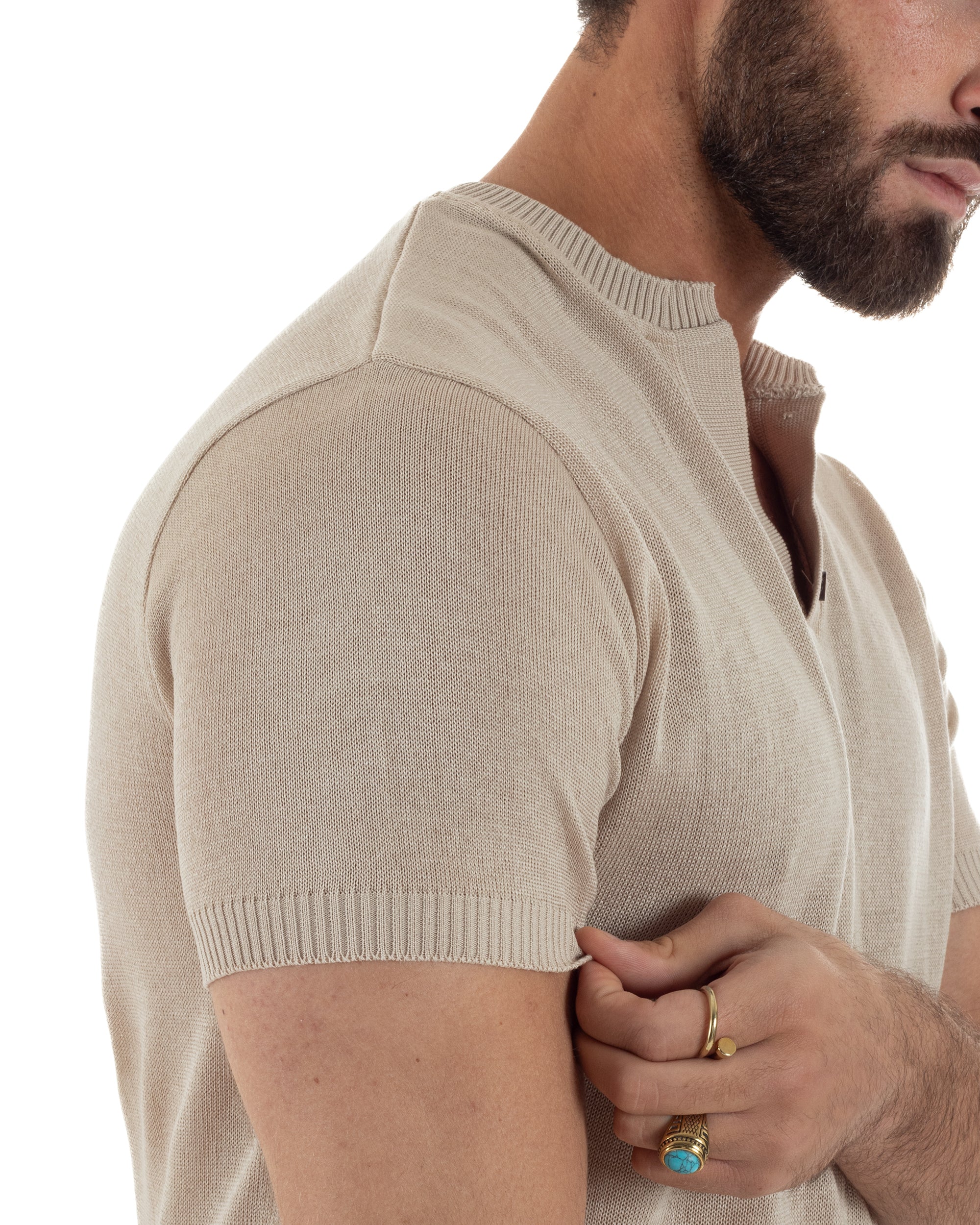 Vista completa polo uomo beige colletto serafino filo leggera sottogiacca casua