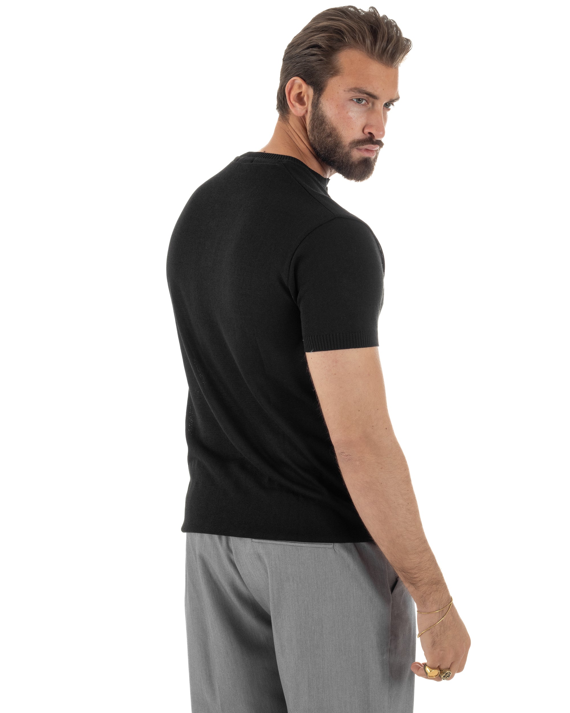 Vista posteriore polo uomo nero filo maglia colletto serafino regular fit