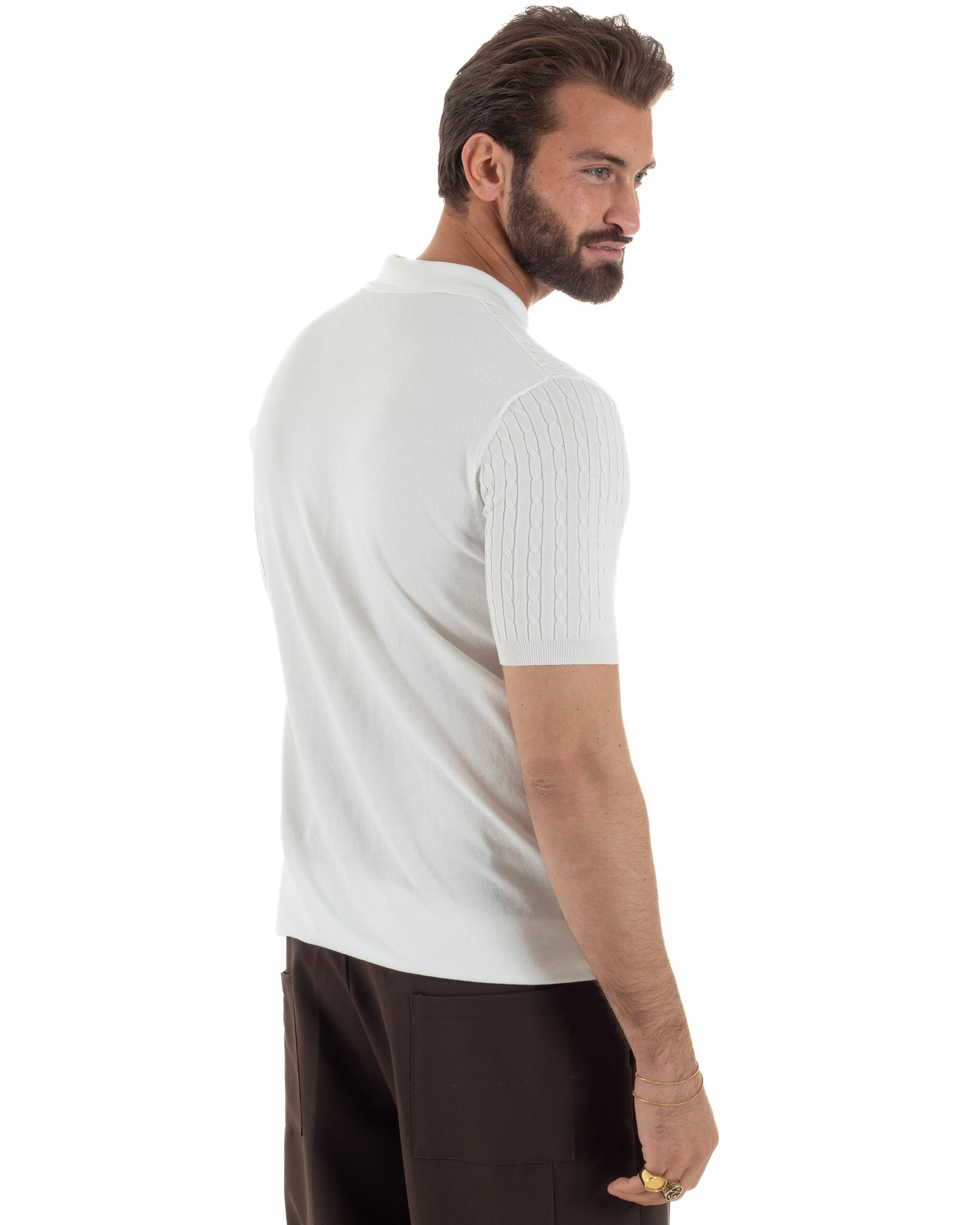 Vista posteriore polo uomo bianco filo maglia costine colletto zip regular fit