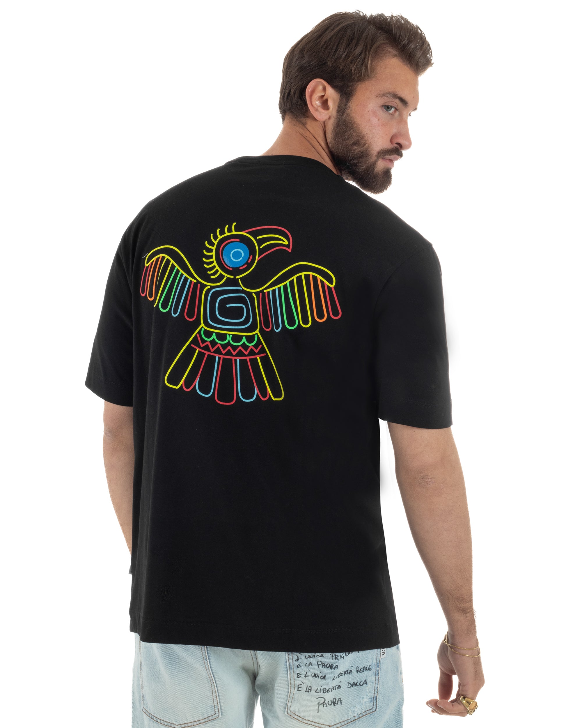 Vista posteriore t-shirt uomo nero maxi aquila azteca rilievo grafica urban Berna