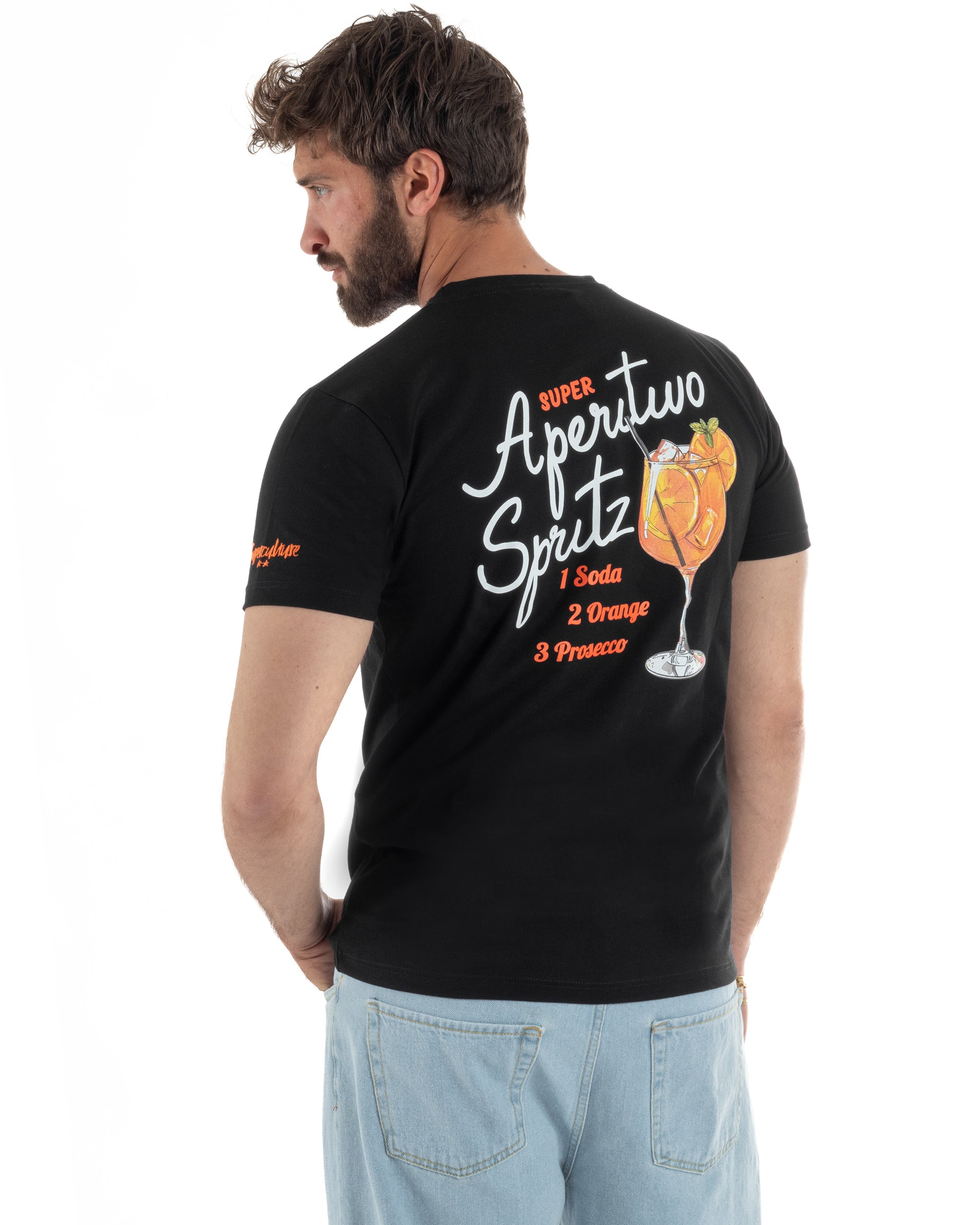 Vista posteriore t-shirt uomo nero maxi stampa grafica Super Aperitivo Spritz vintage bar