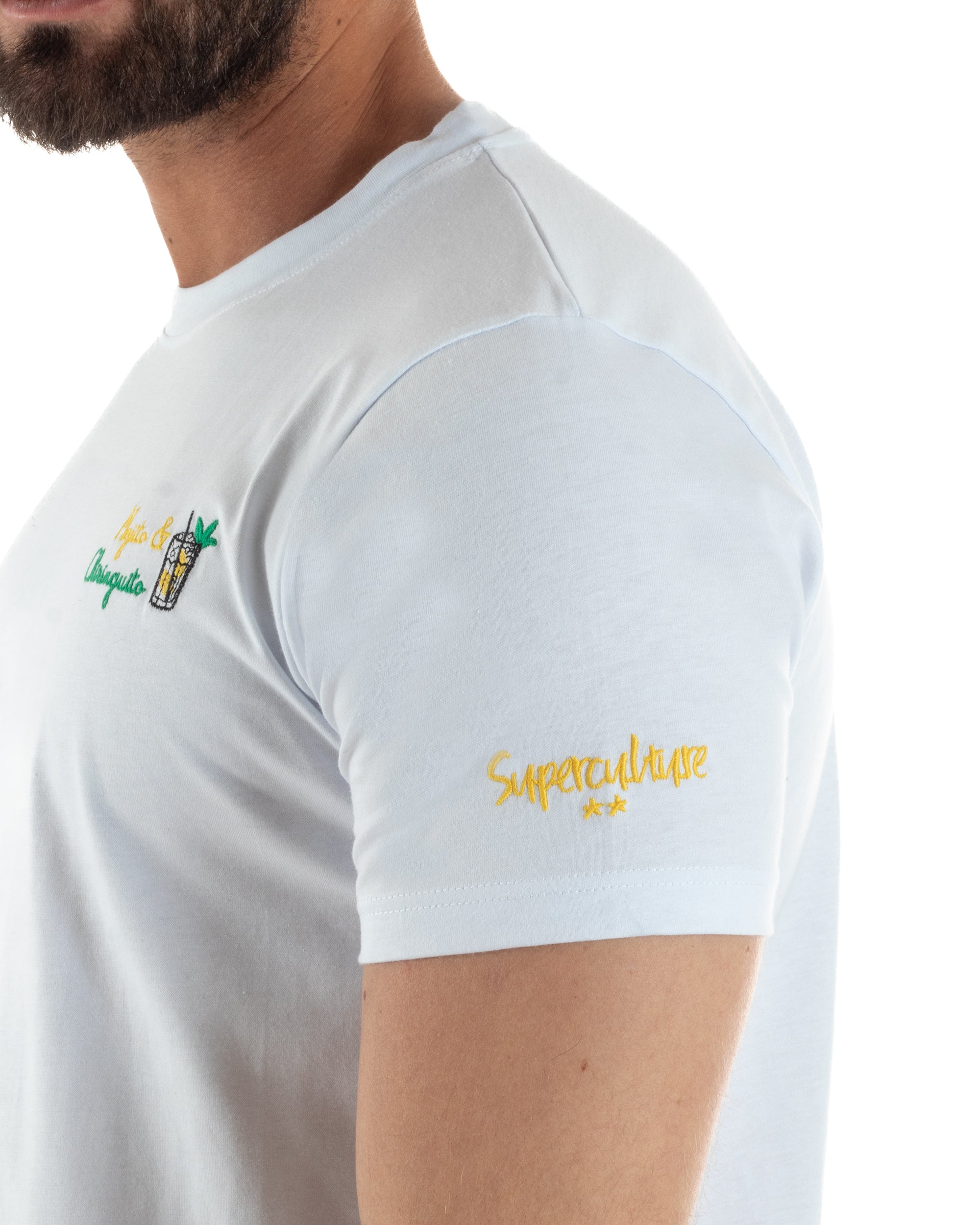 Dettaglio logo Superculture ricamato manica sinistra filo giallo due stelle bianco
