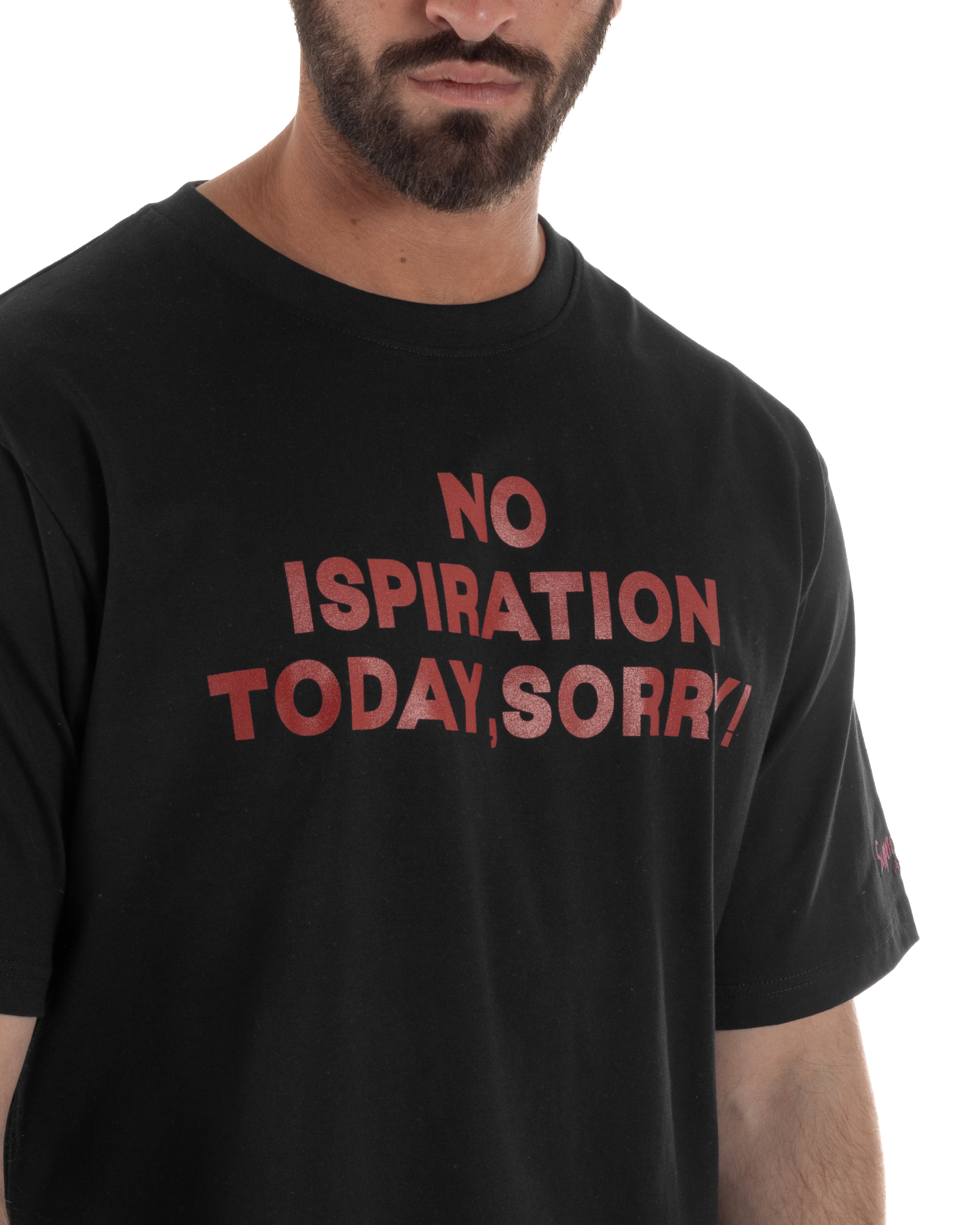 Dettaglio stampa No Ispiration Today lettering sfumato granulare slab-serif nero uomo