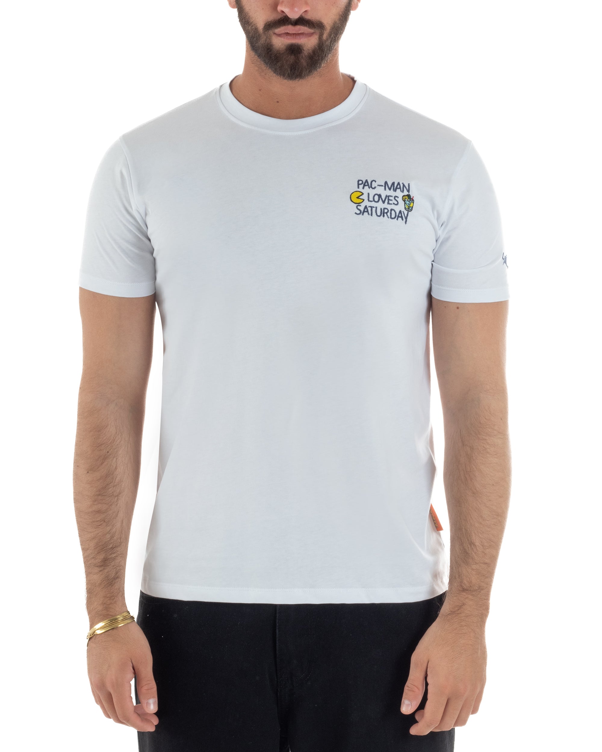 Vista frontale t-shirt bianca uomo ricamo multicolore Pac-Man Saturday gaming aperitivo Superculture