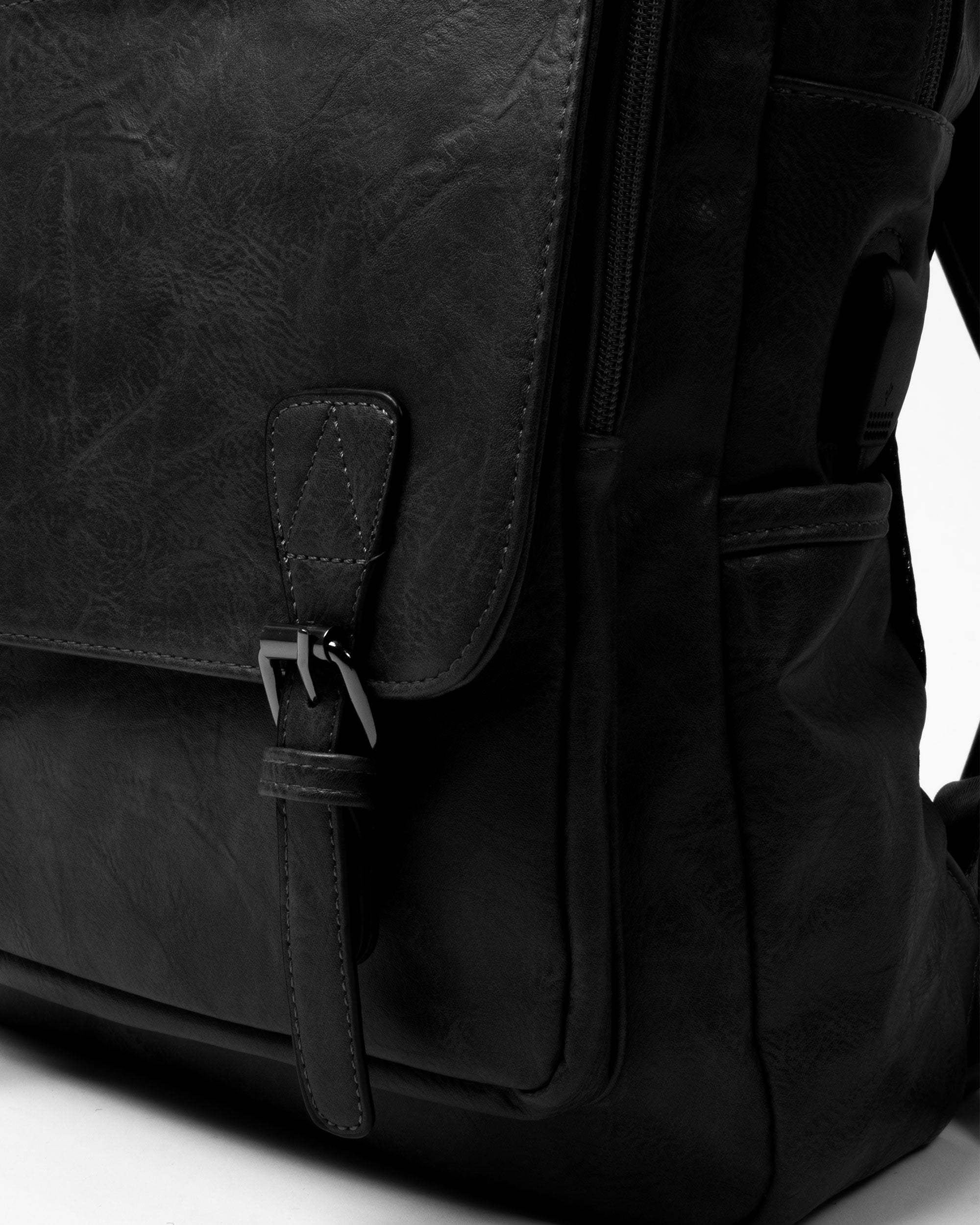 Zaino Elegante Moderno Unisex Multitasche Uomo Nero Ecopelle Zip Da Spalla Tinta Unita Patta GIOSAL-ZU1130A