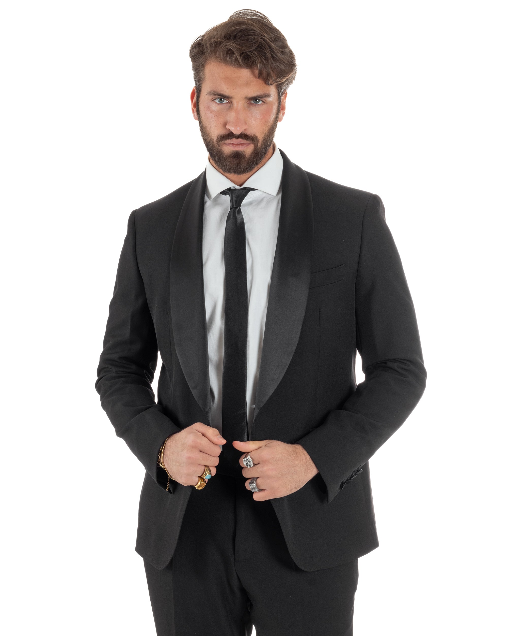 Vista frontale giacca smoking nero monopetto con tasche a filetto