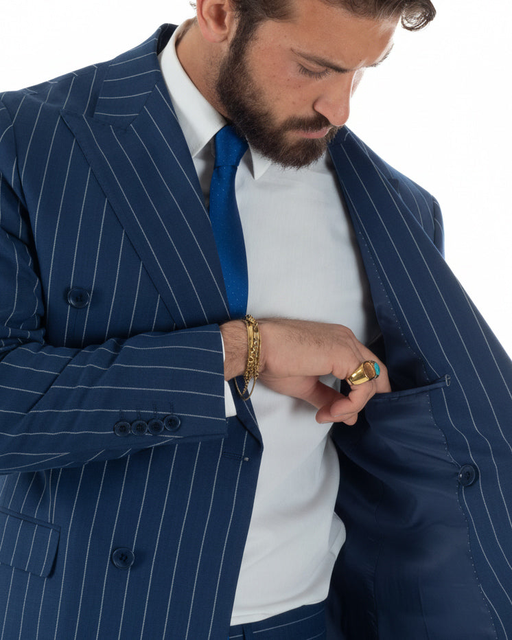 Dettaglio tasche a pattina giacca blu gessato doppiopetto elegante