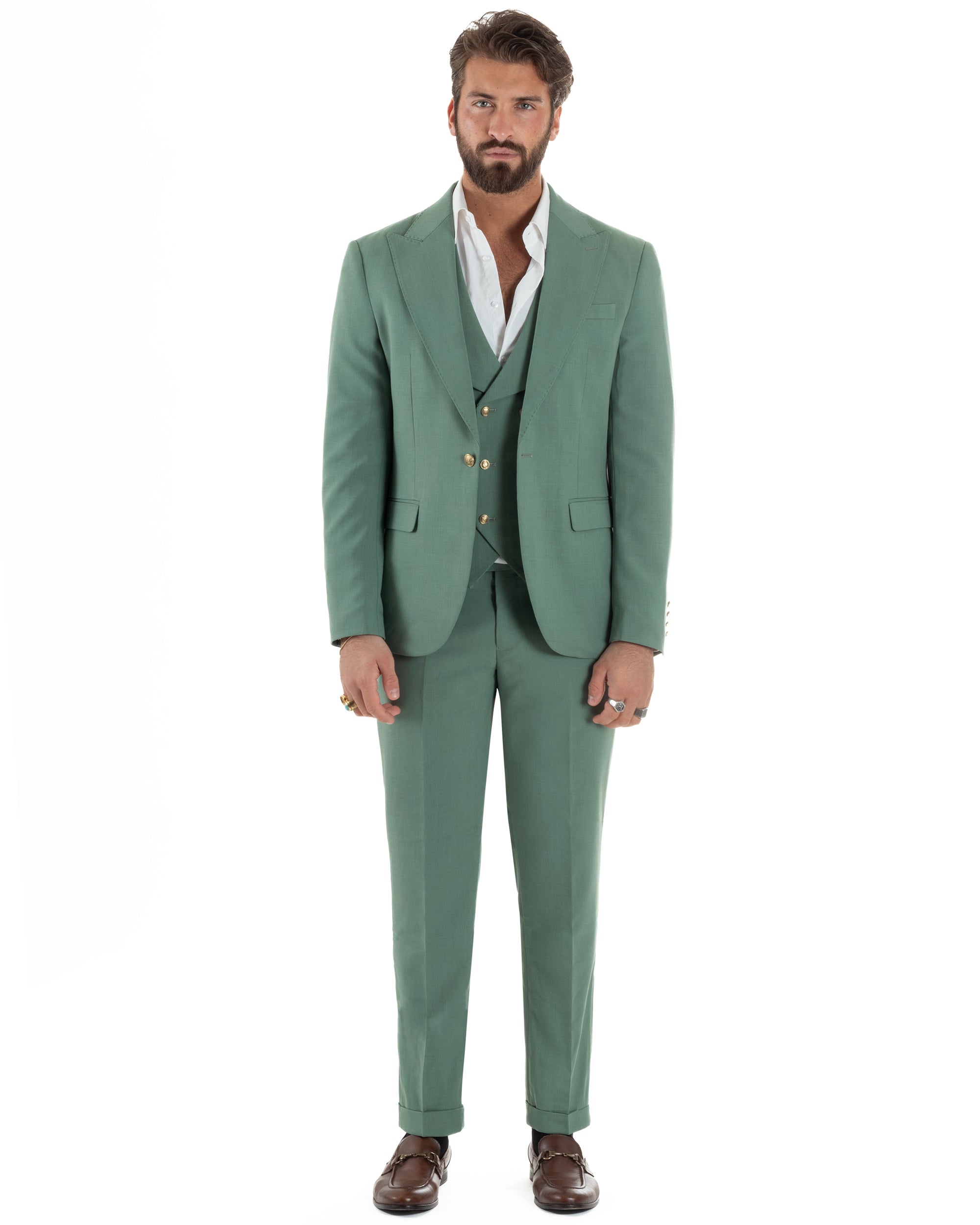 Vista frontale completa abito verde salvia giacca panciotto pantaloni bottoni oro