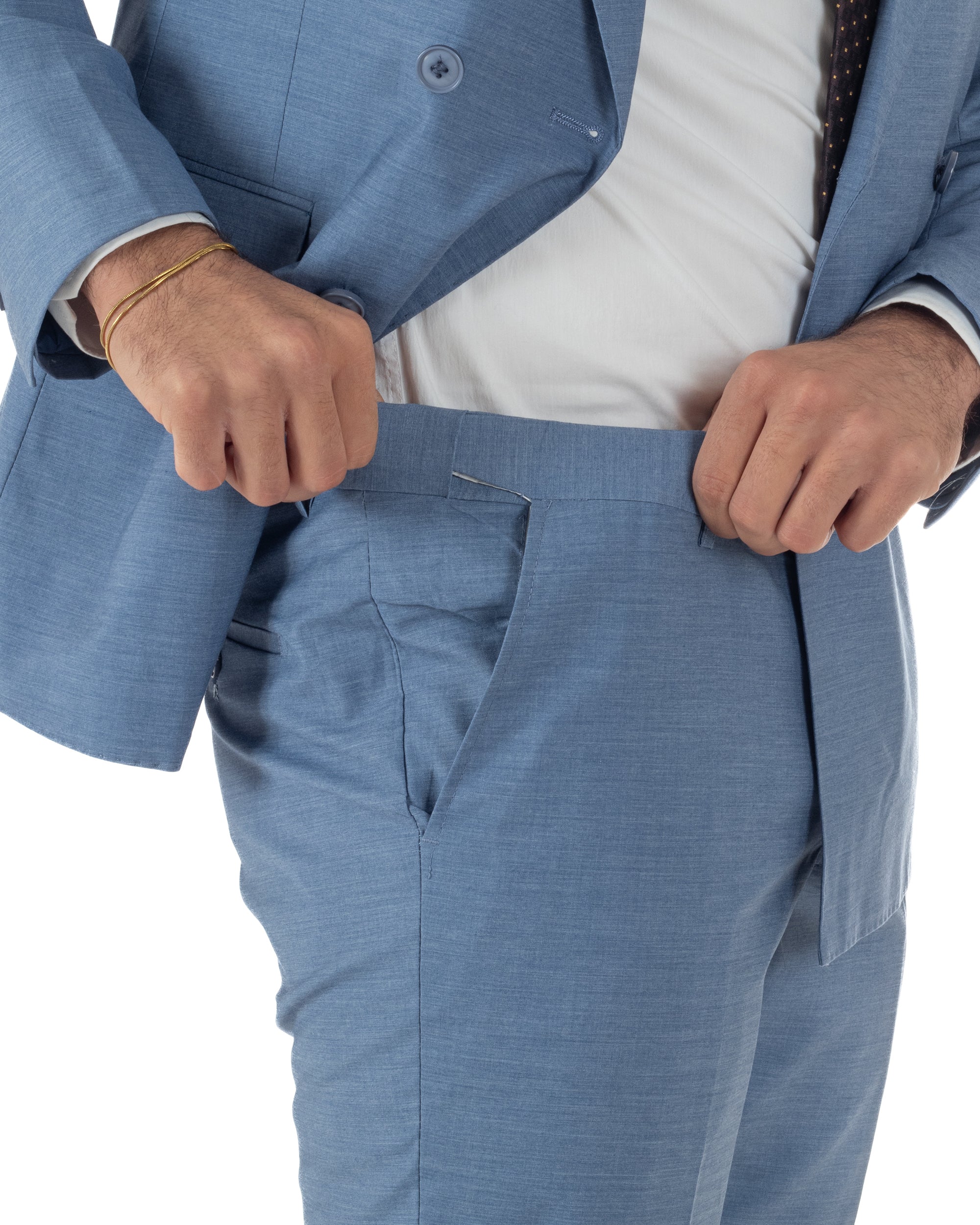 Dettaglio pantaloni denim tasche a filetto posteriori slim fit sartoriale