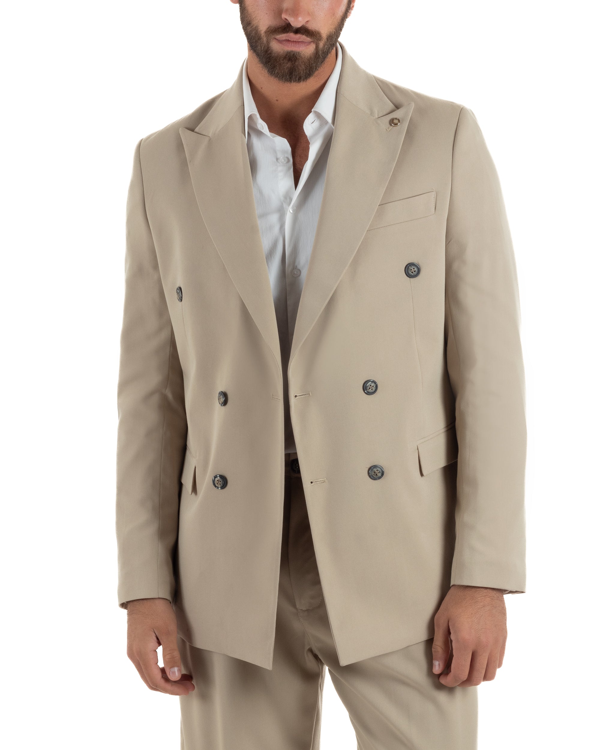 Dettaglio giacca doppiopetto beige uomo rever lancia taschino petto tasche patta spalla strutturata