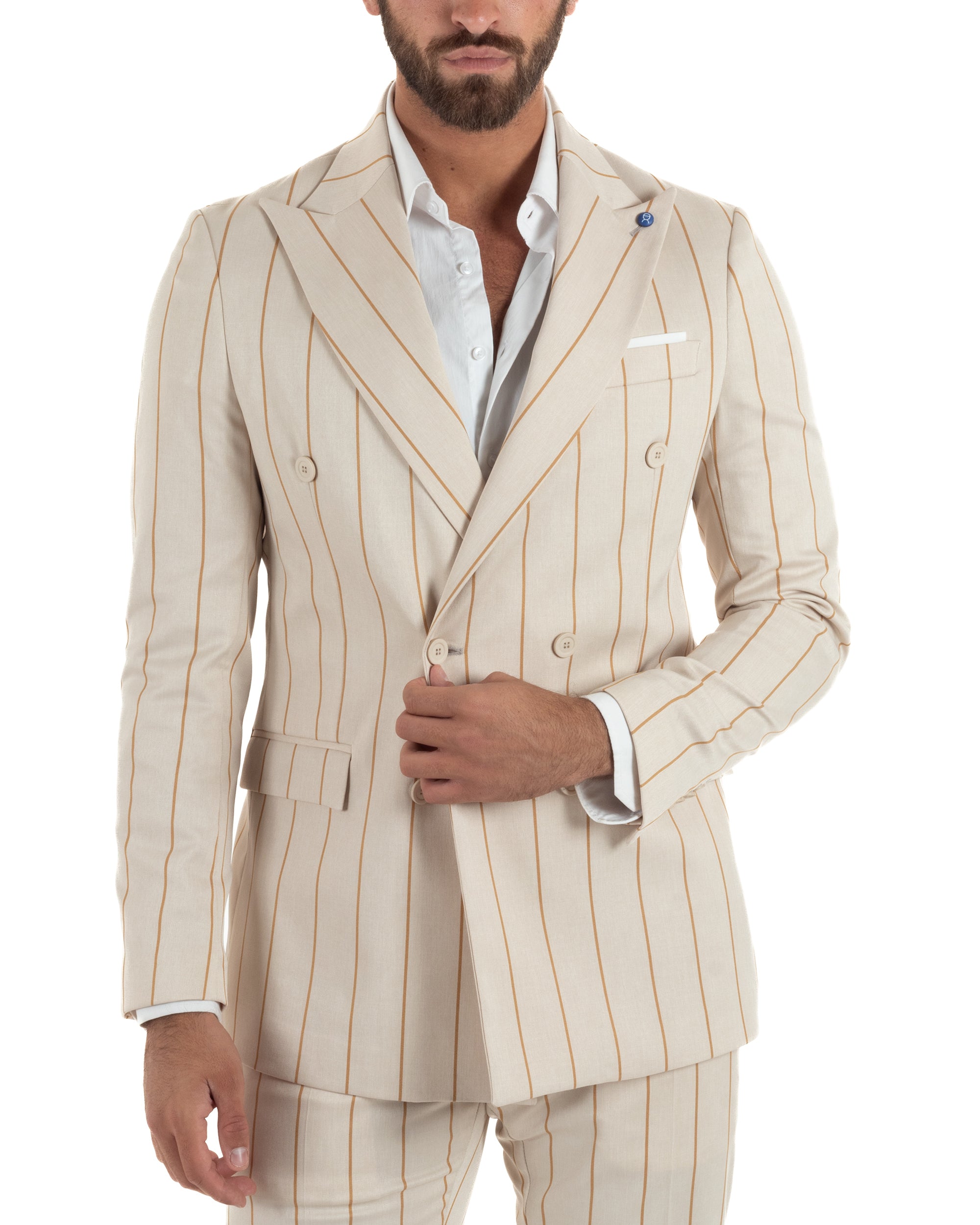 Dettaglio giacca doppiopetto gessata beige uomo rever lancia taschino petto tasche patta business
