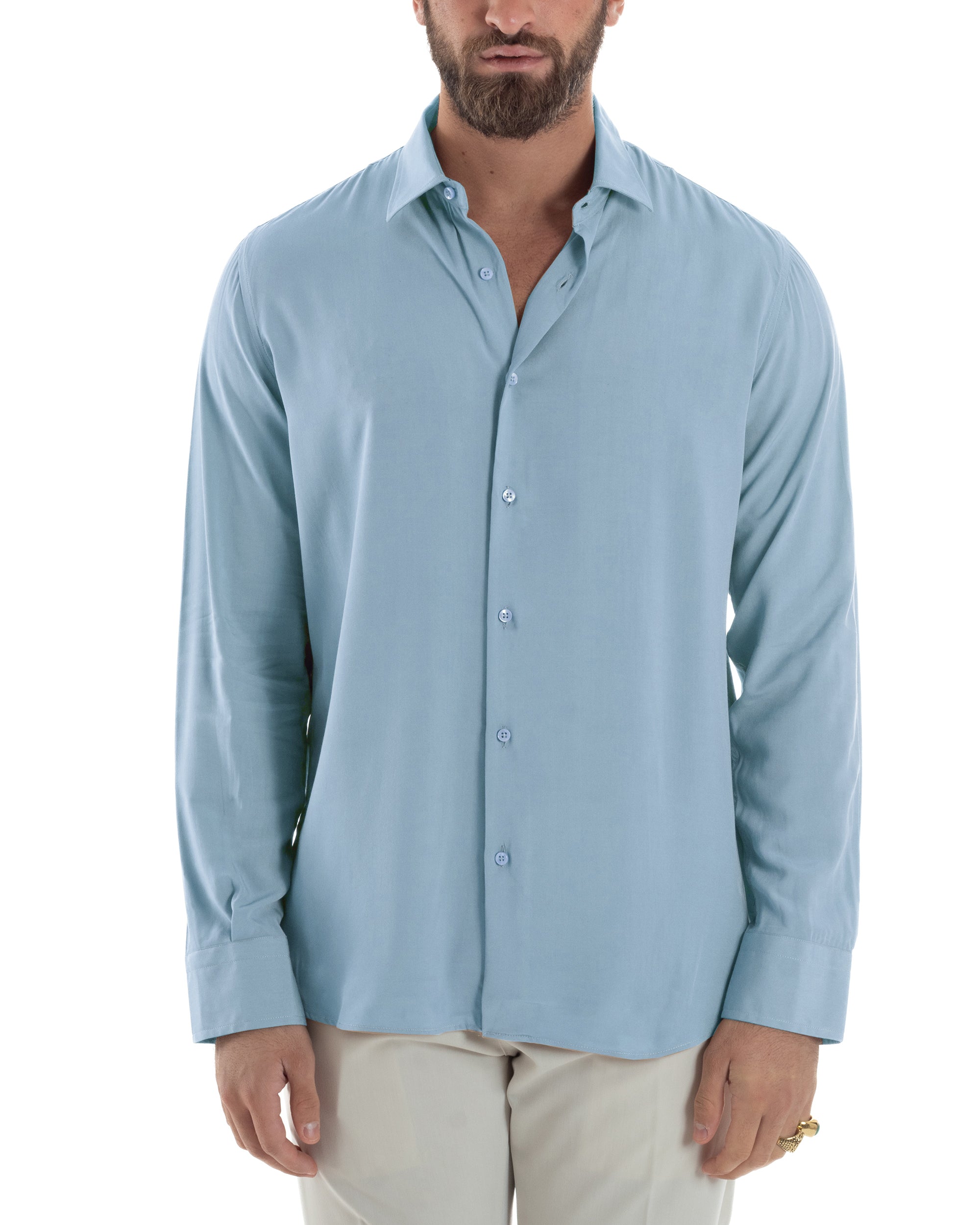 Dettaglio colletto francese e bottoni camicia verde viscosa uomo