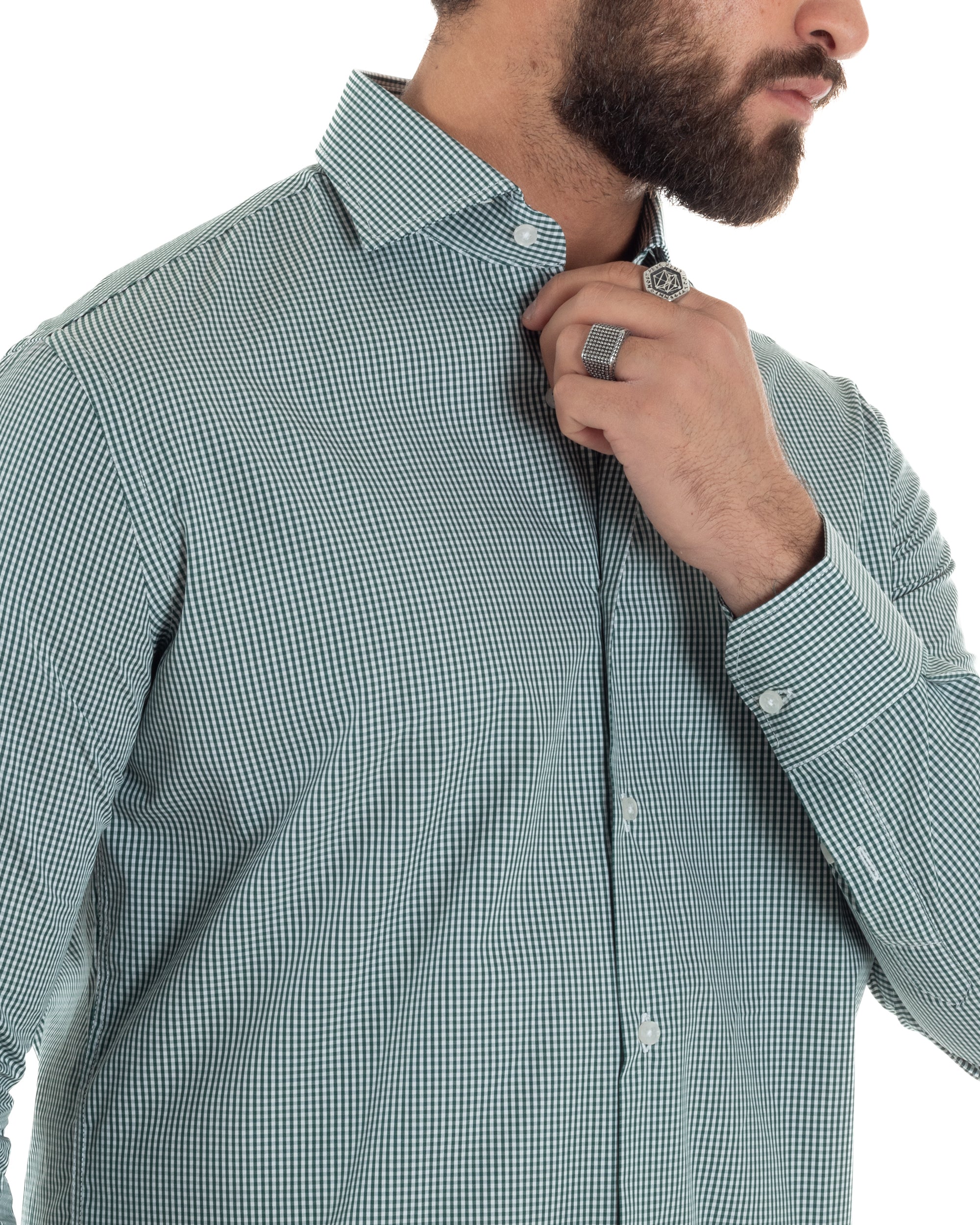 Dettaglio colletto semi francese camicia quadretti bianco verde cotone