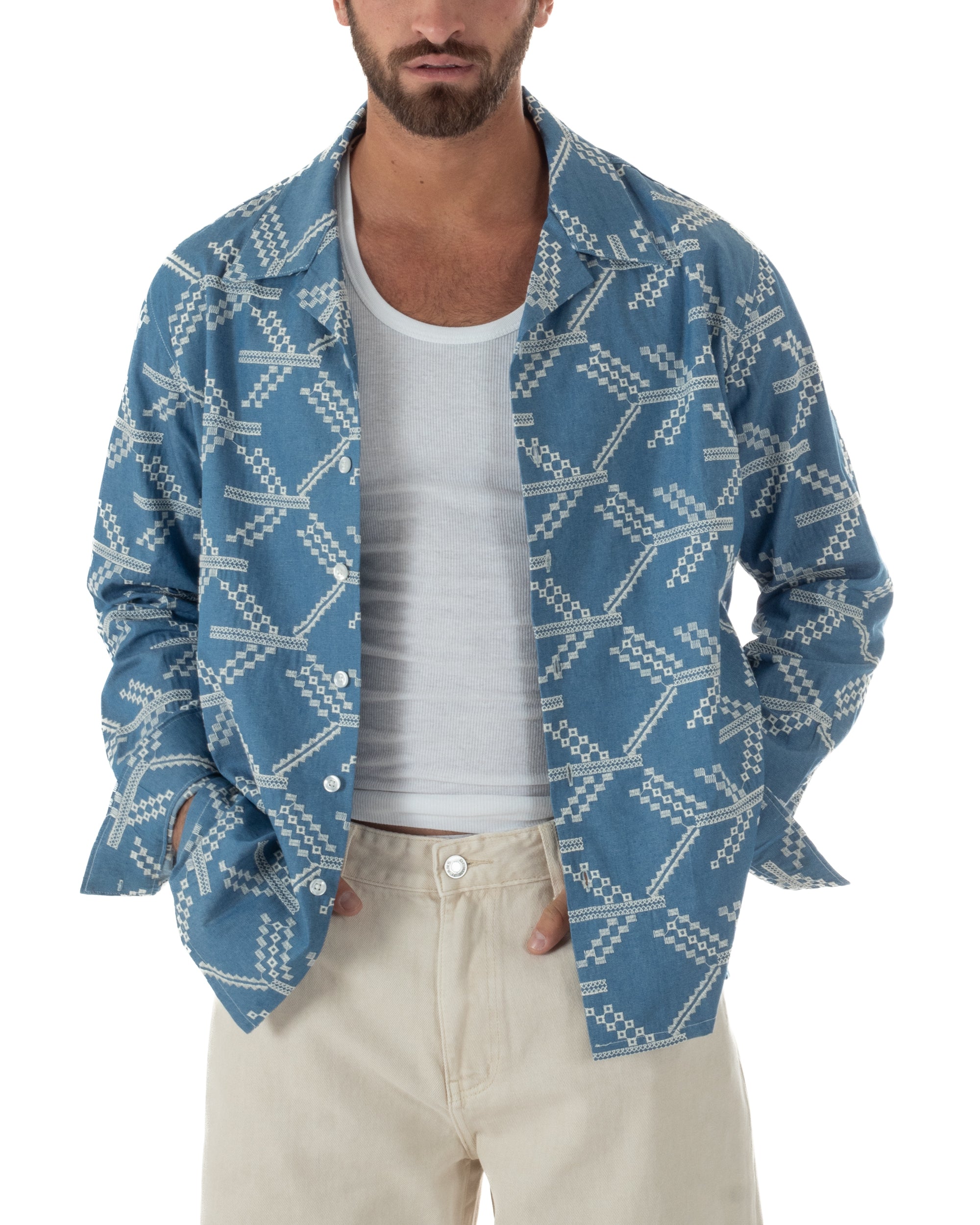 Vista frontale camicia denim ricami allover geometrici colletto Oxford uomo