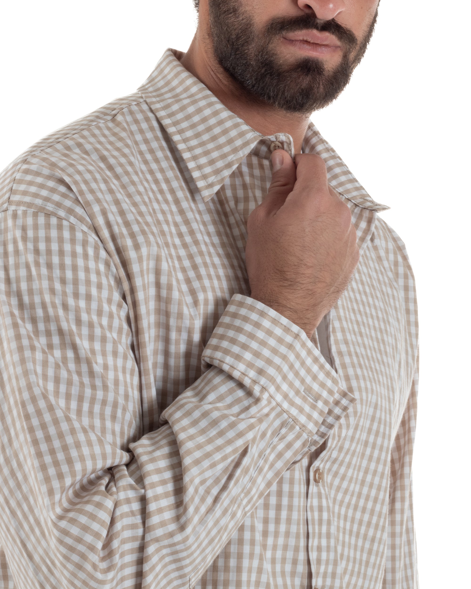 Dettaglio colletto camicia uomo beige quadri vichy stampa Resolute Badlands made in Italy