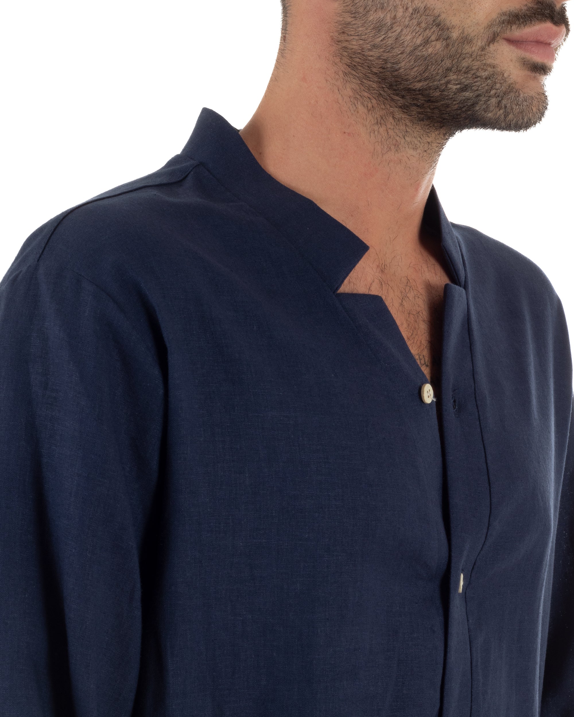Camicia uomo in lino scollo v leggera blu GIOSAL-C3101A