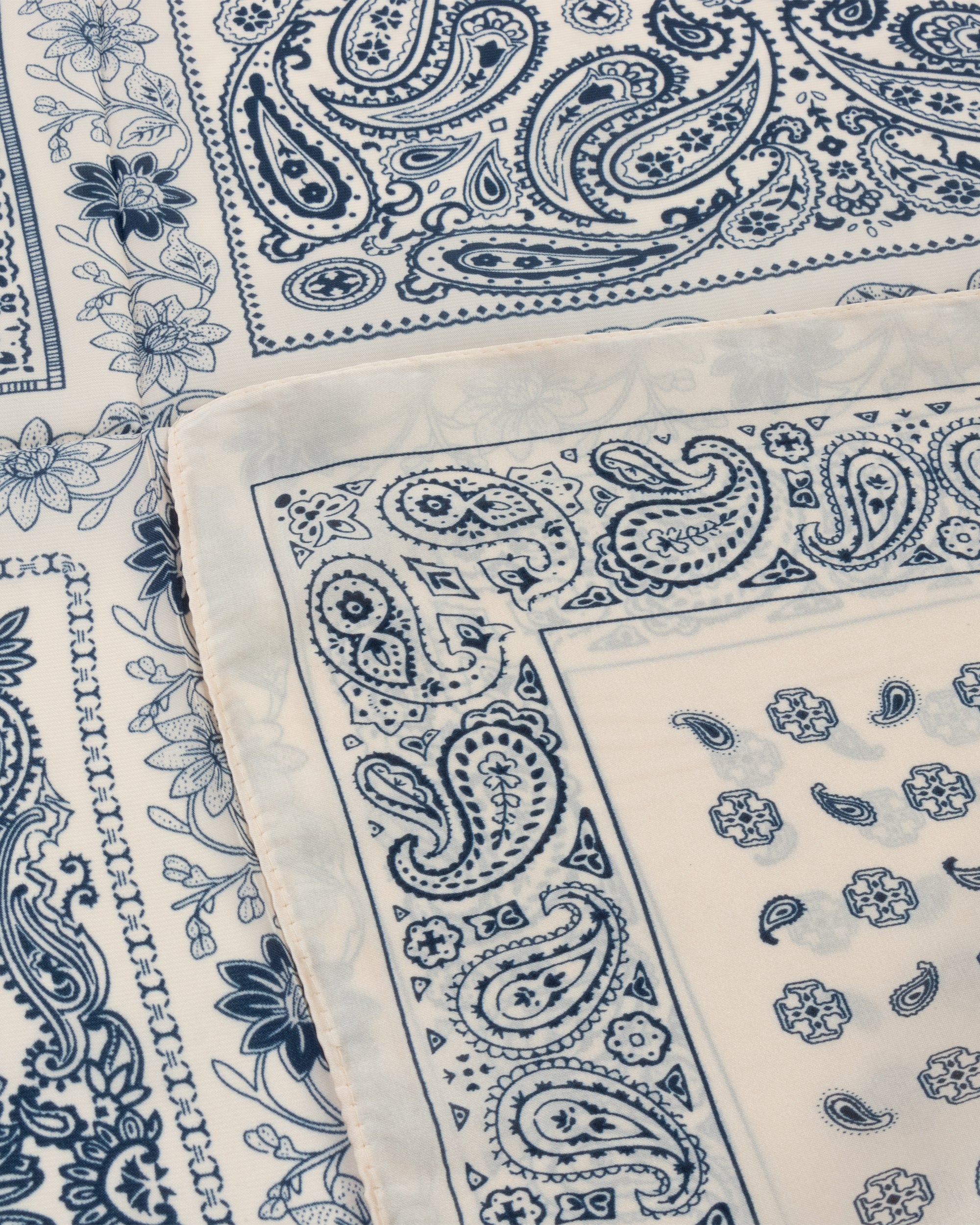 Foulard uomo unisex bandana paisley quattro quadranti croce floreale bianco GIOSAL-FD1010A