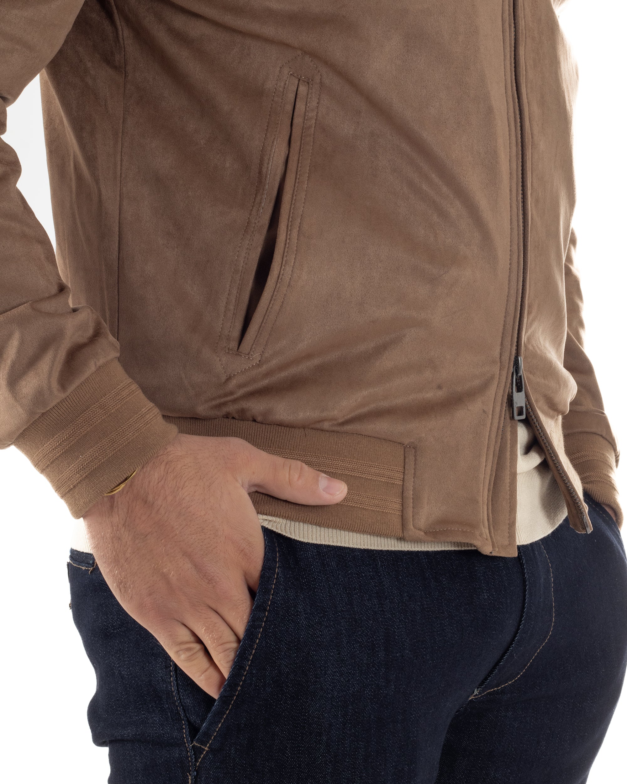 Dettaglio polsini a costina elasticizzata giubbotto beige camoscio uomo