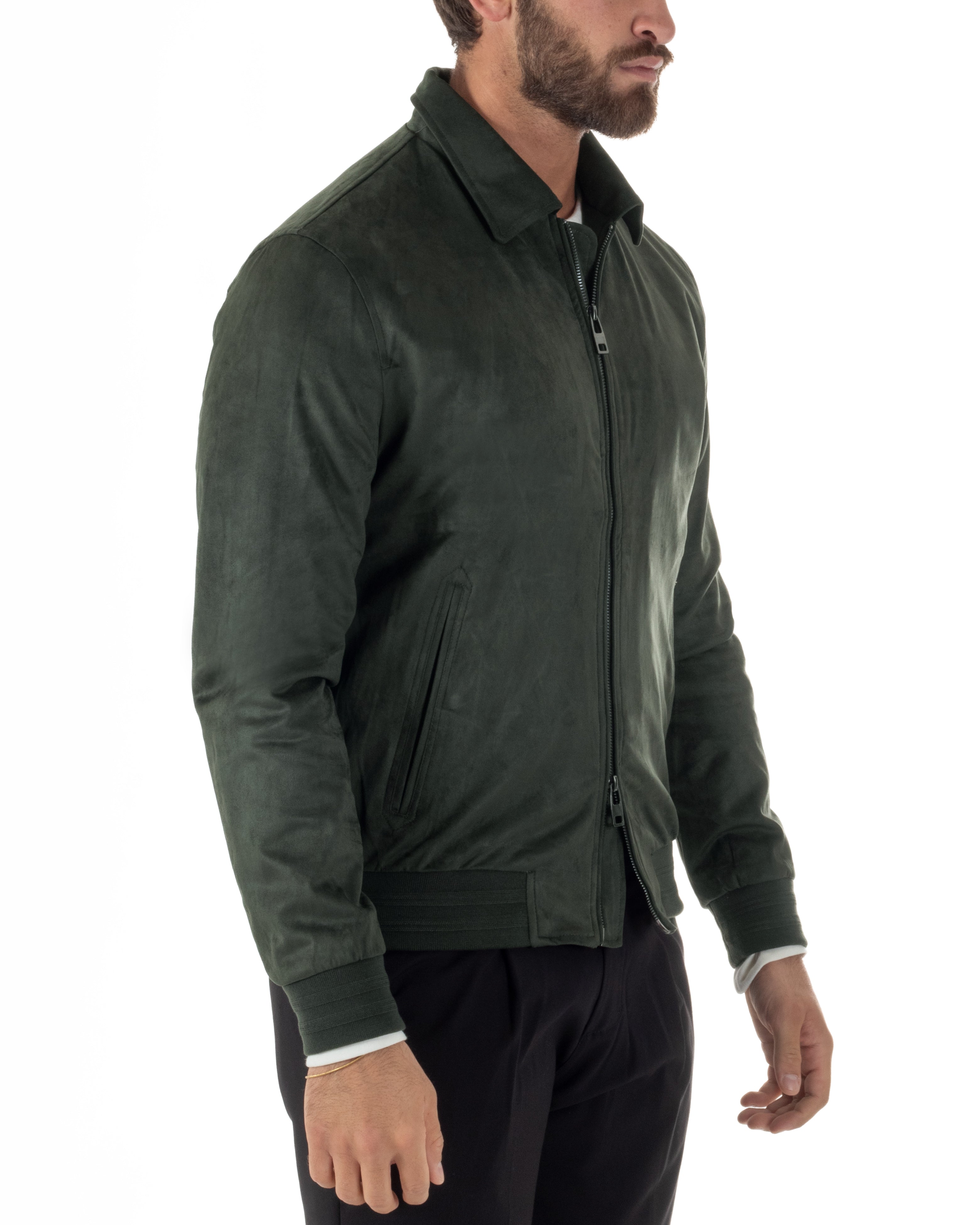 Vista laterale giubbotto uomo verde militare eco camoscio colletto slim fit