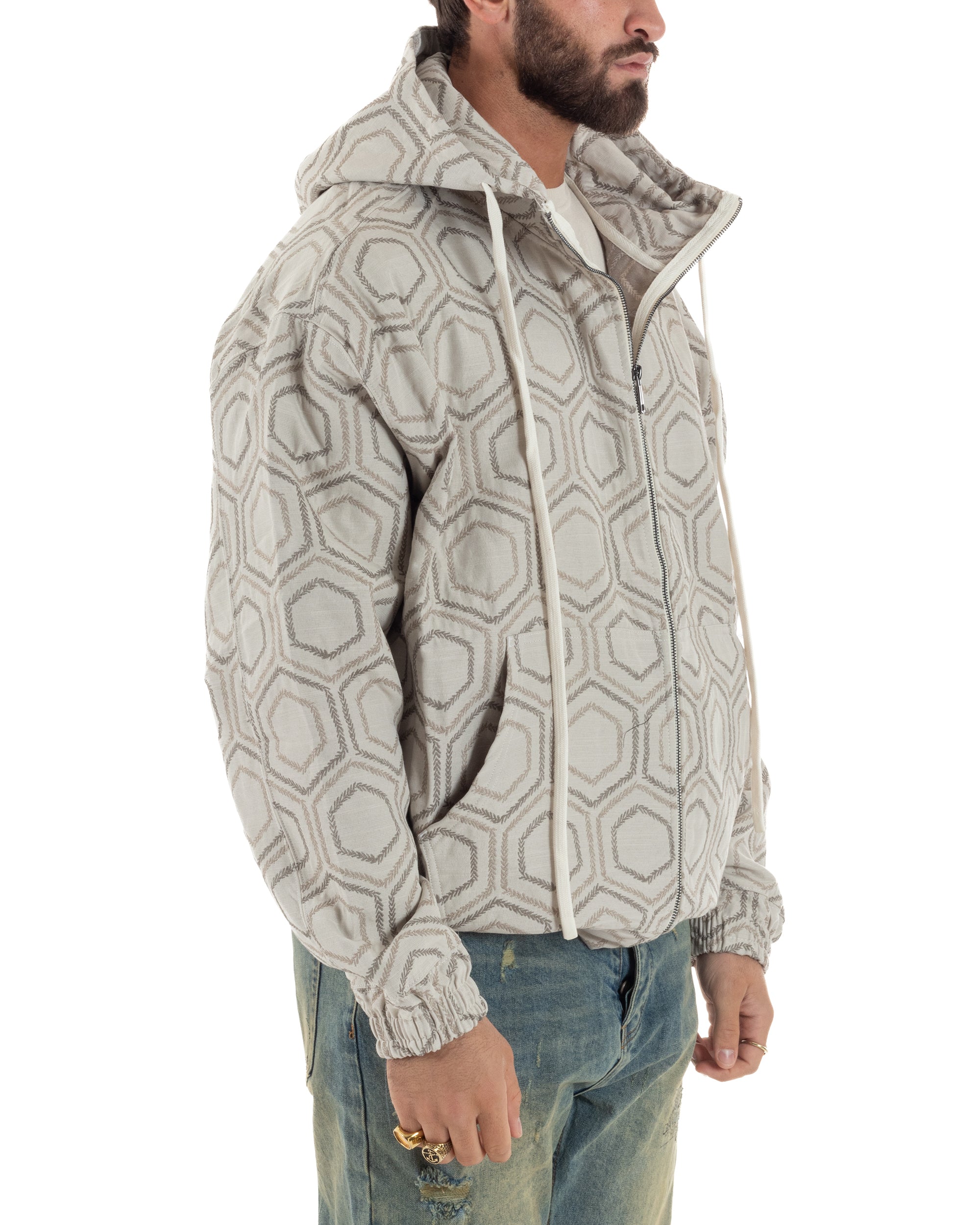 Dettaglio zip metallica doppio cursore chiusura frontale bomber beige uomo
