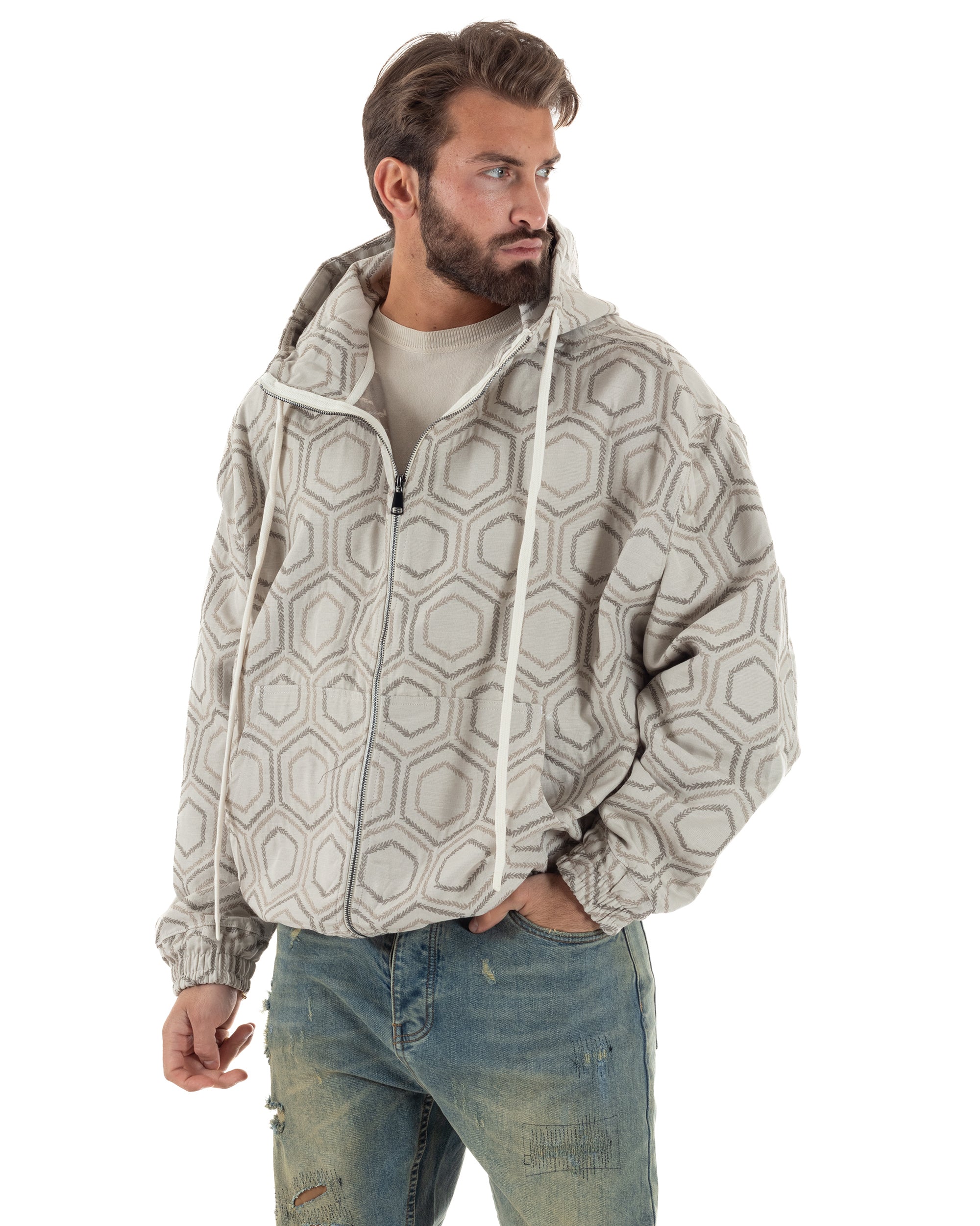 Dettaglio pattern jacquard esagonale tono su tono bomber beige oversize uomo