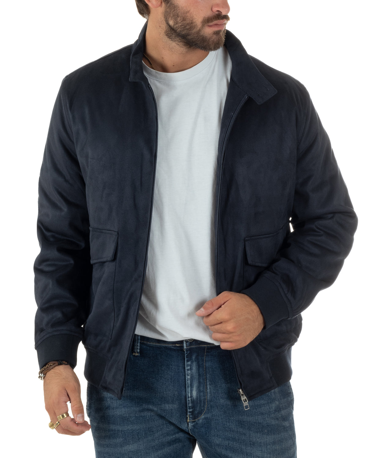 Bomber uomo blu GIOSAL in eco-camoscio, con zip centrale e due ampie tasche applicate con patta.