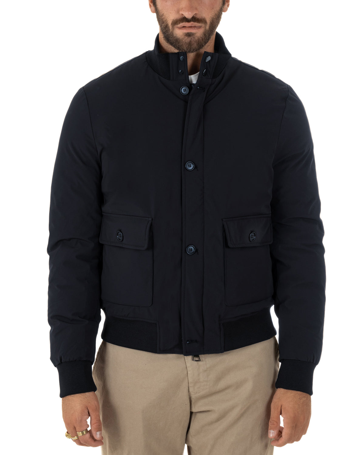Bomber uomo blu GIOSAL in tessuto tecnico, con zip, bottoni e ampie tasche applicate con patta.
