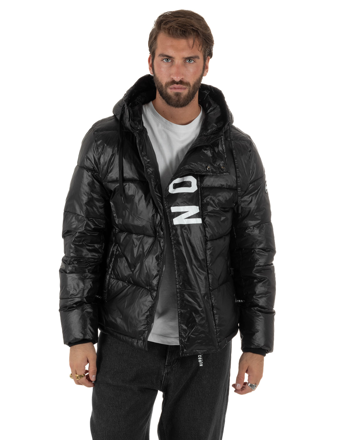 Giubbotto piumino uomo imbottito lucido con cappuccio e maxi logo nero ICON IUJ017