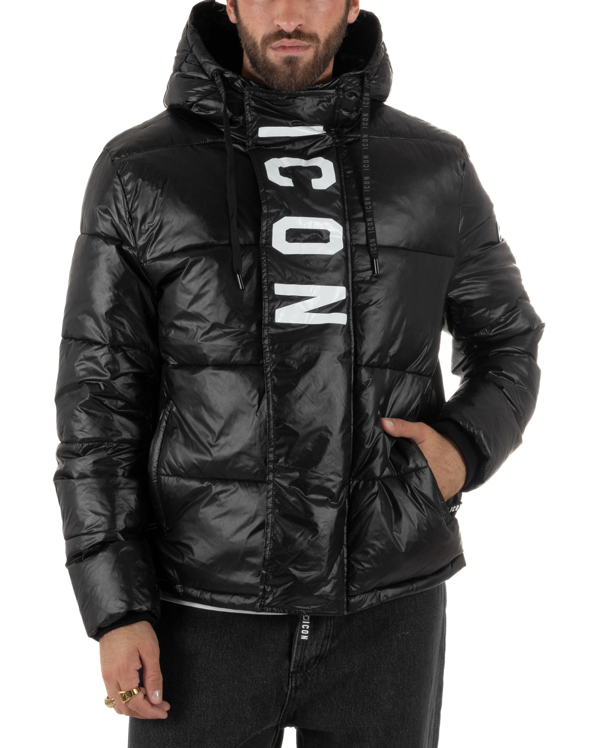 Giubbotto piumino uomo imbottito lucido con cappuccio e maxi logo nero ICON IUJ017