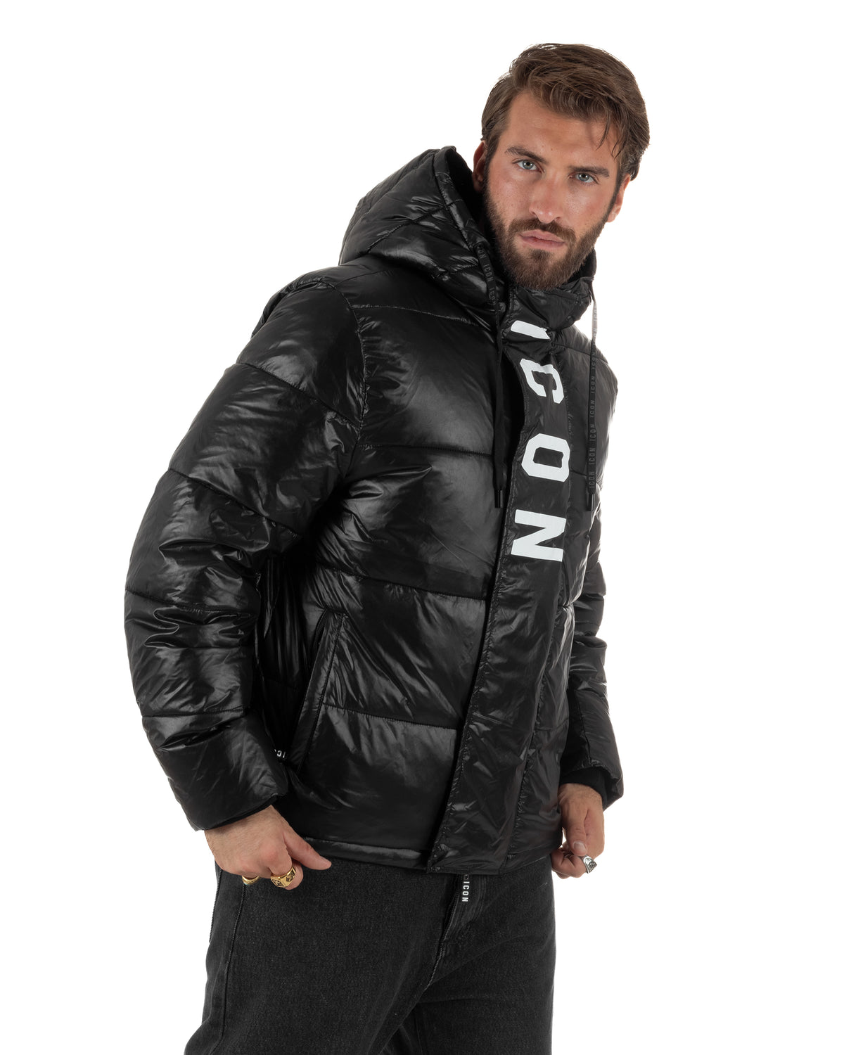 Giubbotto piumino uomo imbottito lucido con cappuccio e maxi logo nero ICON IUJ017
