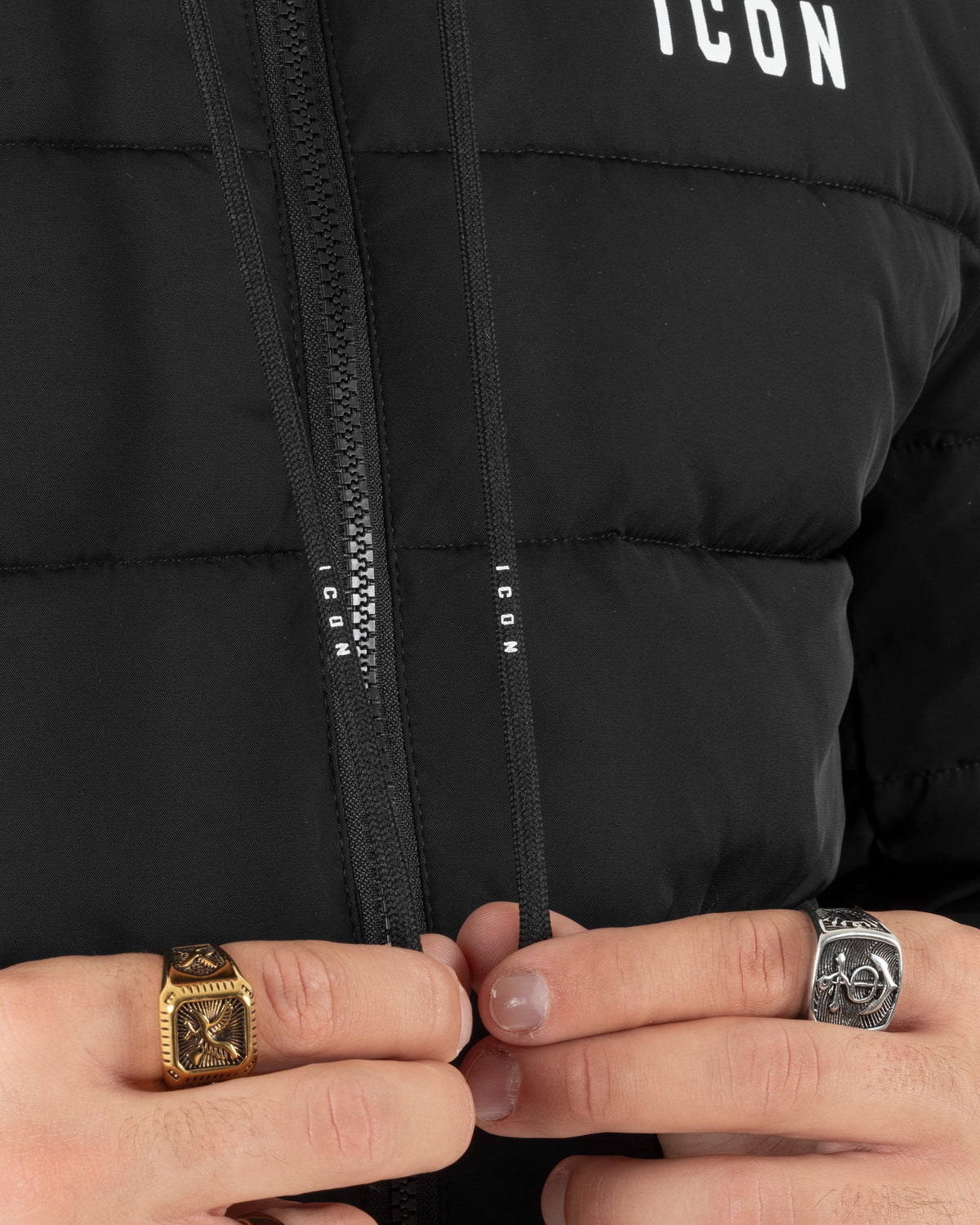 Giubbotto piumino uomo imbottito trapuntato zip con cappuccio e logo nero ICON IUJ019