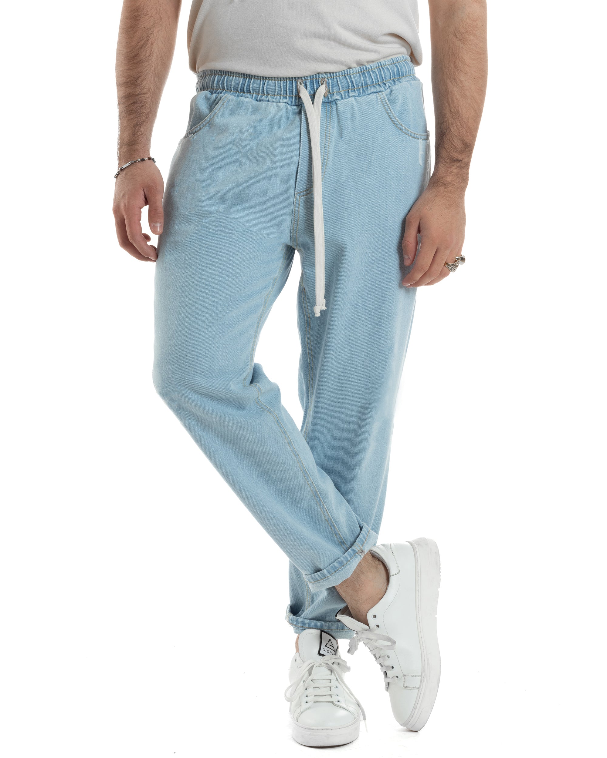Vista frontale jeans jogger uomo denim medio loose fit coulisse