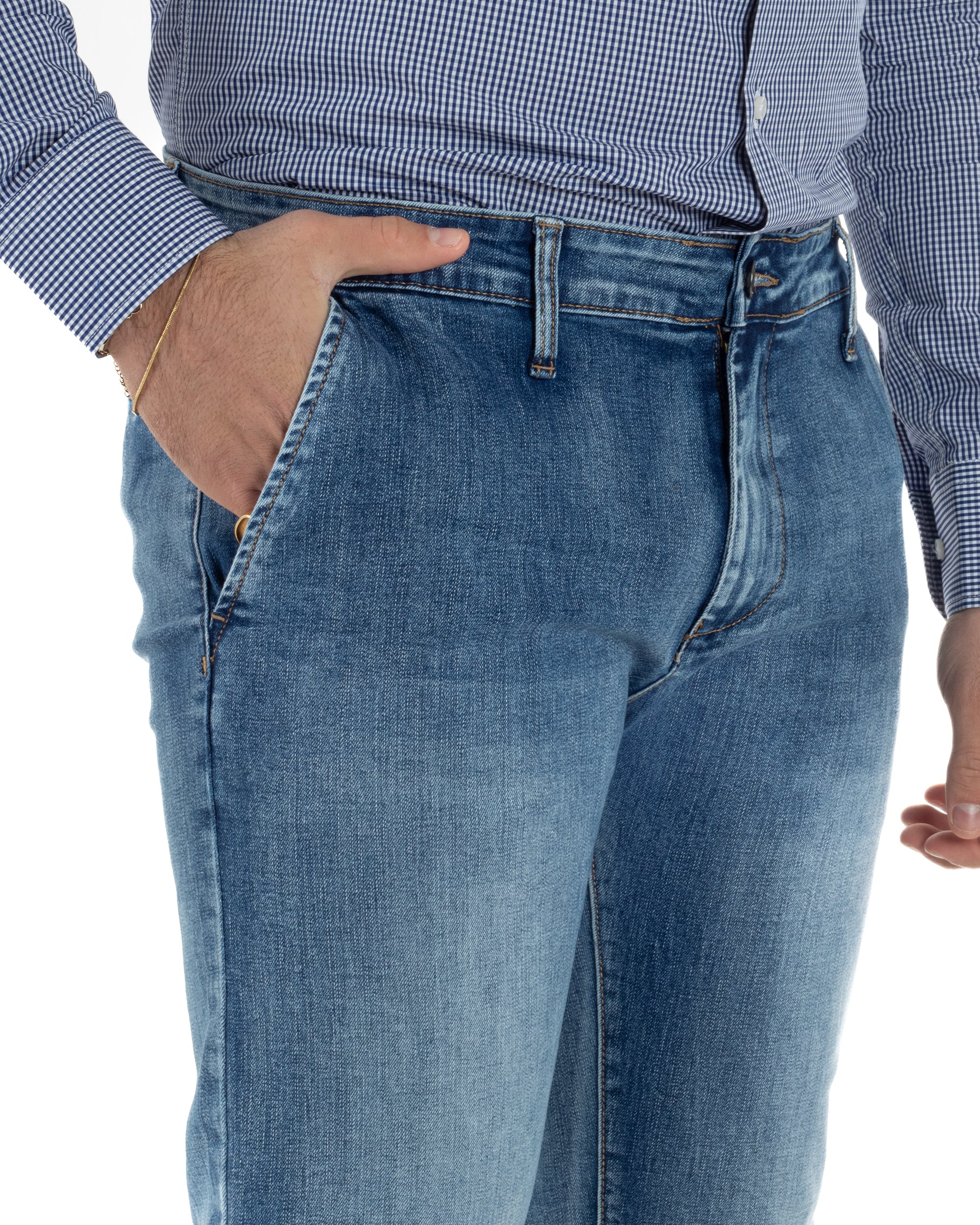 Dettaglio tasche america jeans slim fit denim blu uomo basic