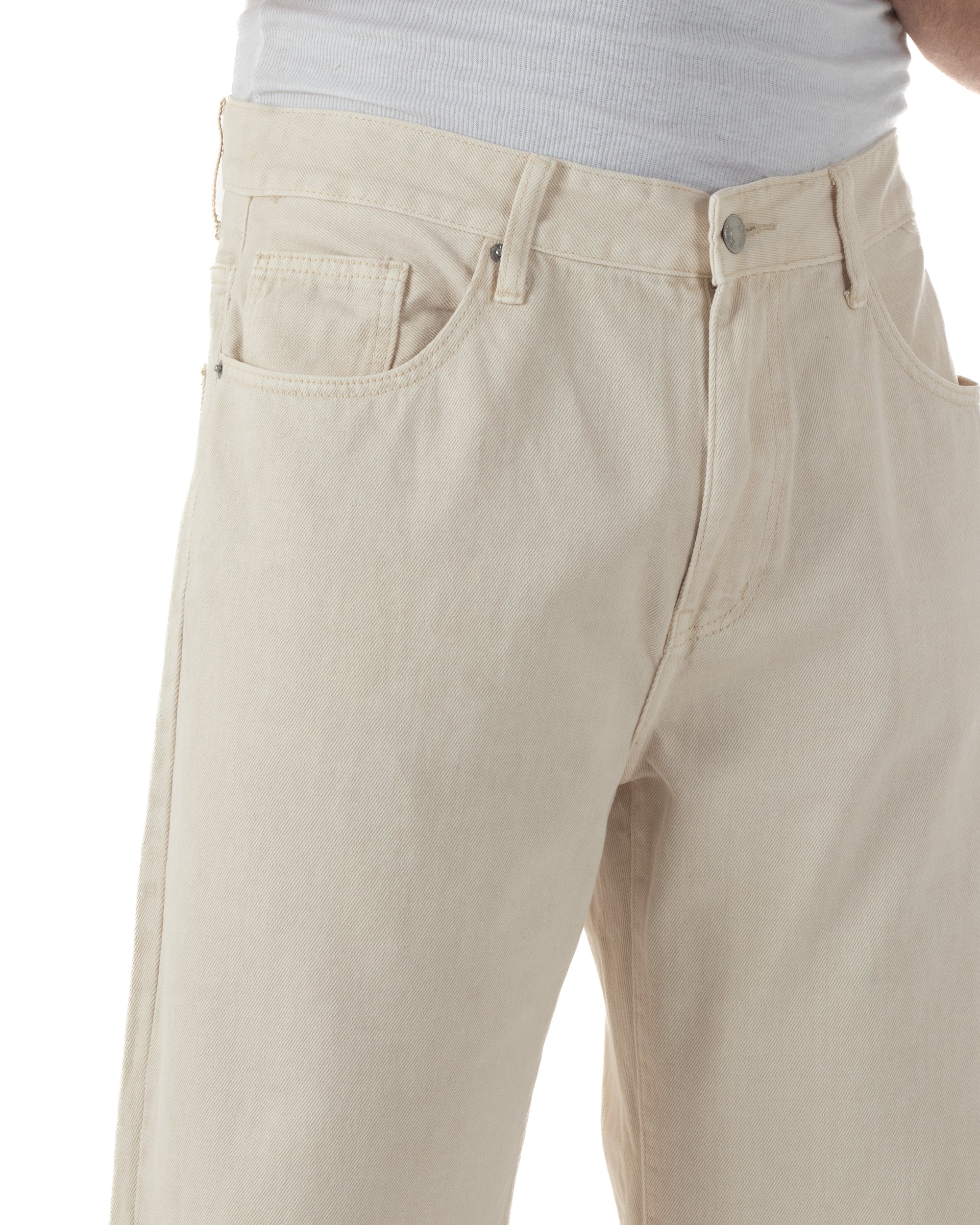 Dettaglio tasche anteriori jeans panna baggy fit denim cotone uomo