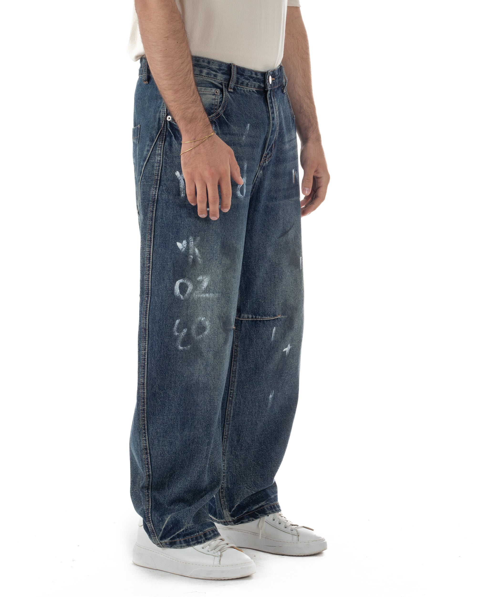 Vista completa jeans uomo street baggy denim blu graffiti vernice bianca