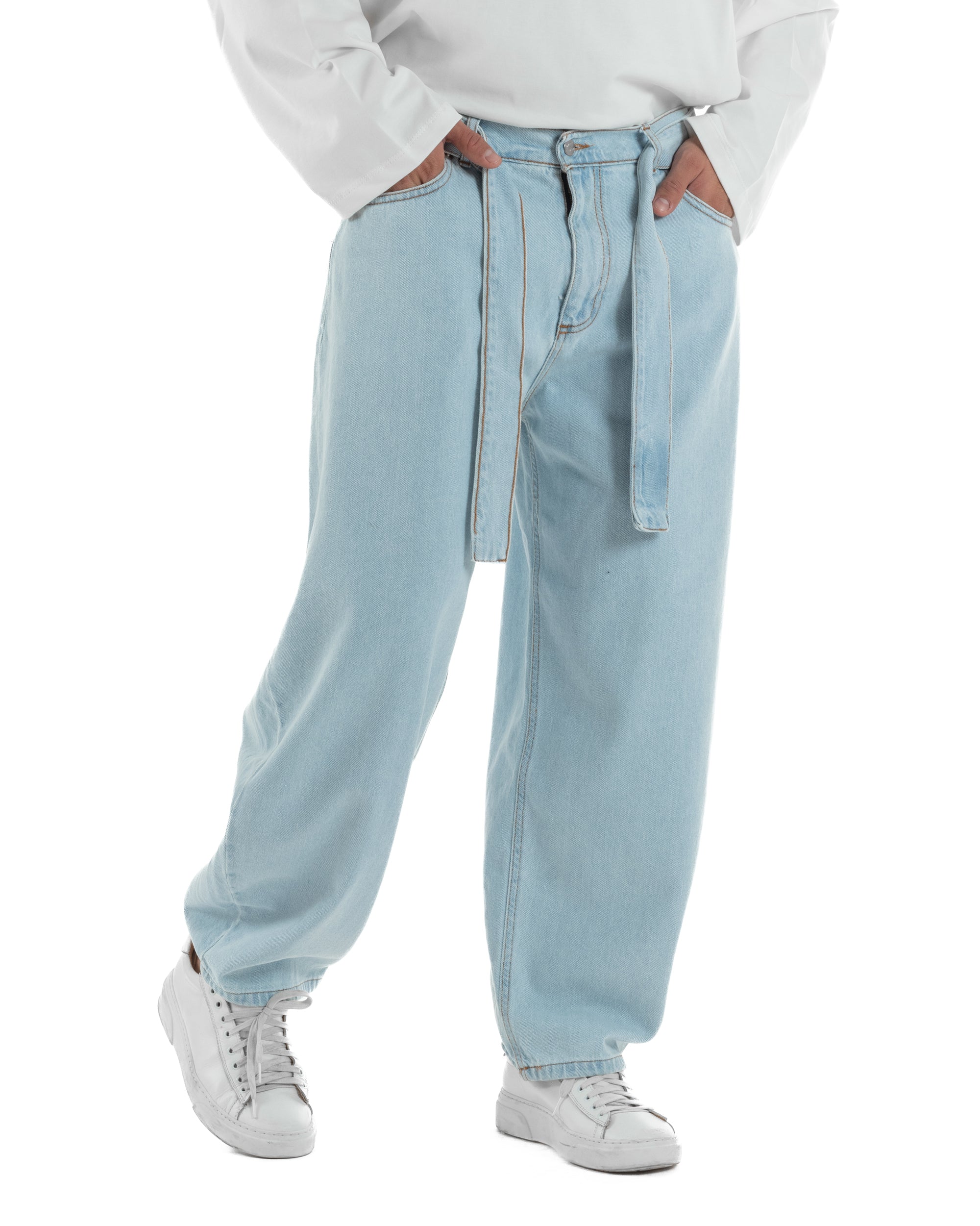 : Vista frontale jeans baggy uomo barrel fit denim chiaro cucitura verticale filo ramato