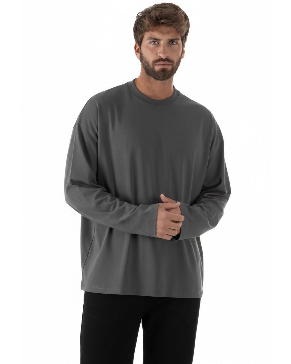 Vista frontale t-shirt long sleeve piombo oversize spalle scese uomo