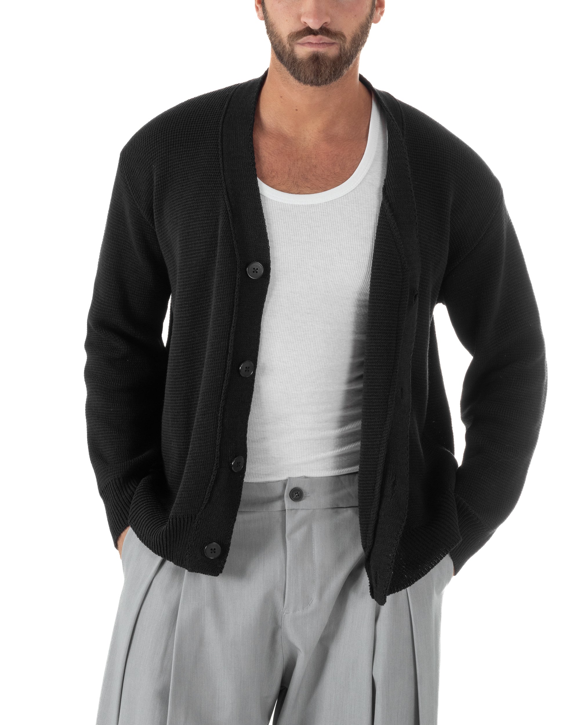 Vista completa cardigan uomo nero cropped boxy fit scollo v casual streetwear