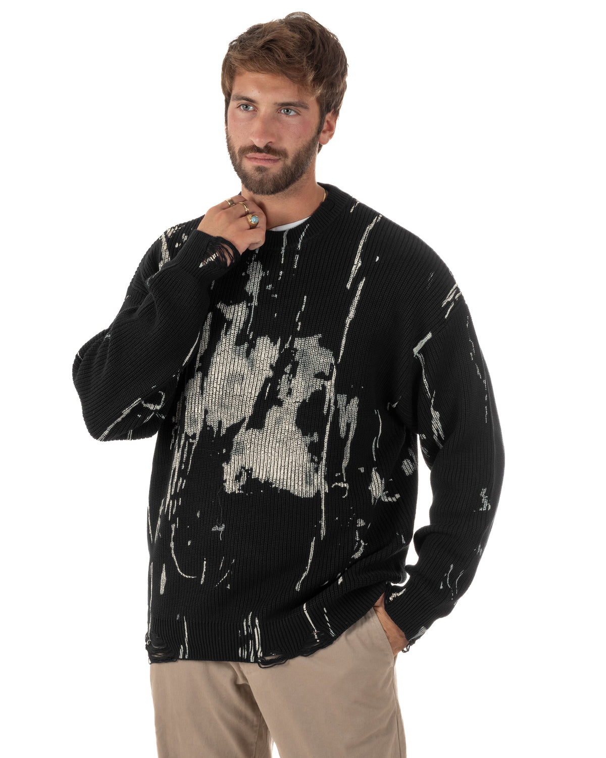 Maglia uomo GIOSAL nera con motivo astratto e bordi strappati