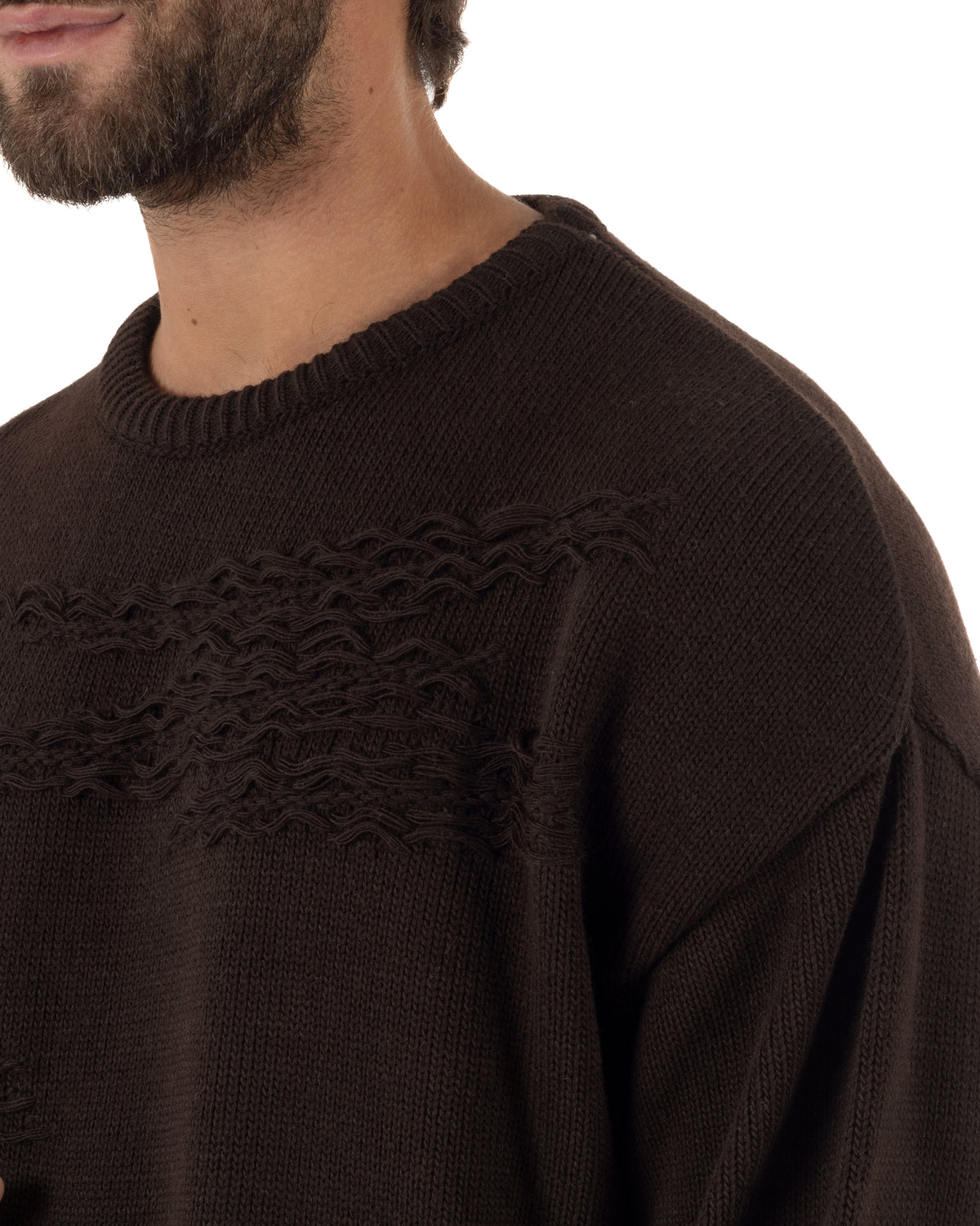 Maglioncino uomo girocollo boxy fit intrecci effetto sfilacciato marrone GIOSAL-M3156A