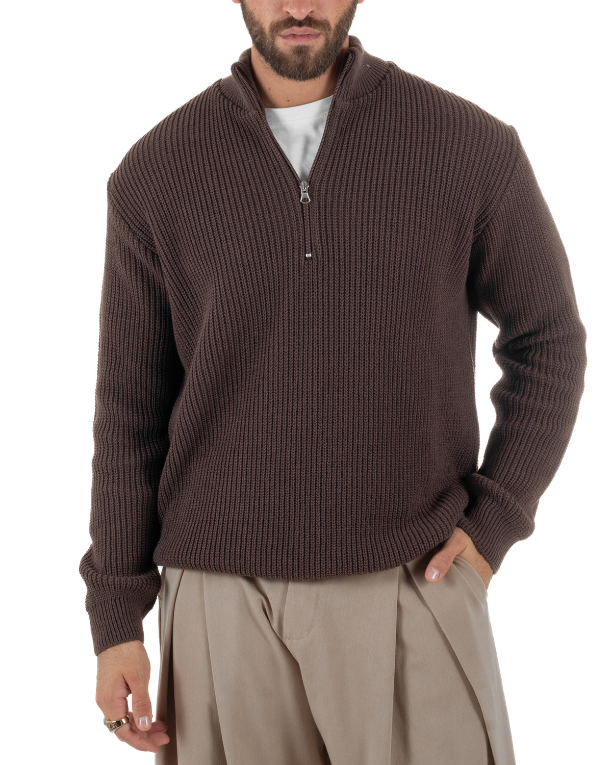 Maglioncino uomo in maglia a coste con collo alto e mezza zip marrone GIOSAL-M3166A