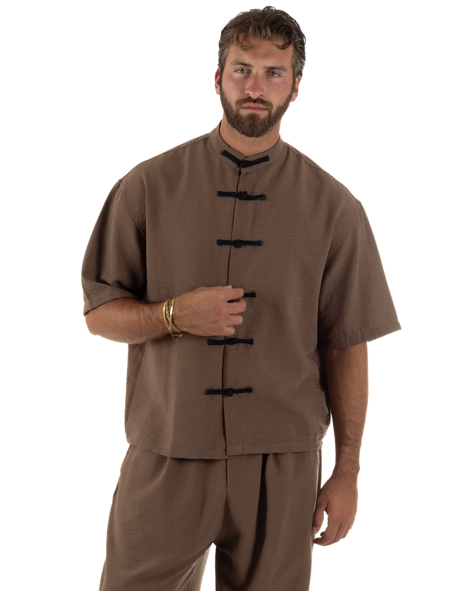 Coordinato uomo completo relaxed camicia coreana orientale pantaloni con coulisse marrone GIOSAL-OU2563A