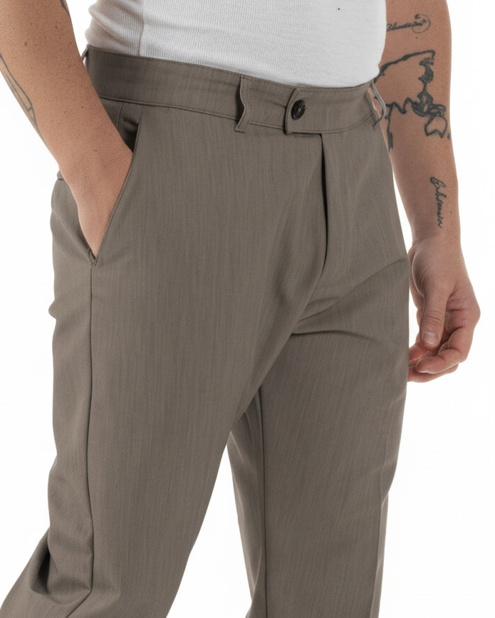 Dettaglio tasche america pantaloni marrone viscosa uomo casual elegante