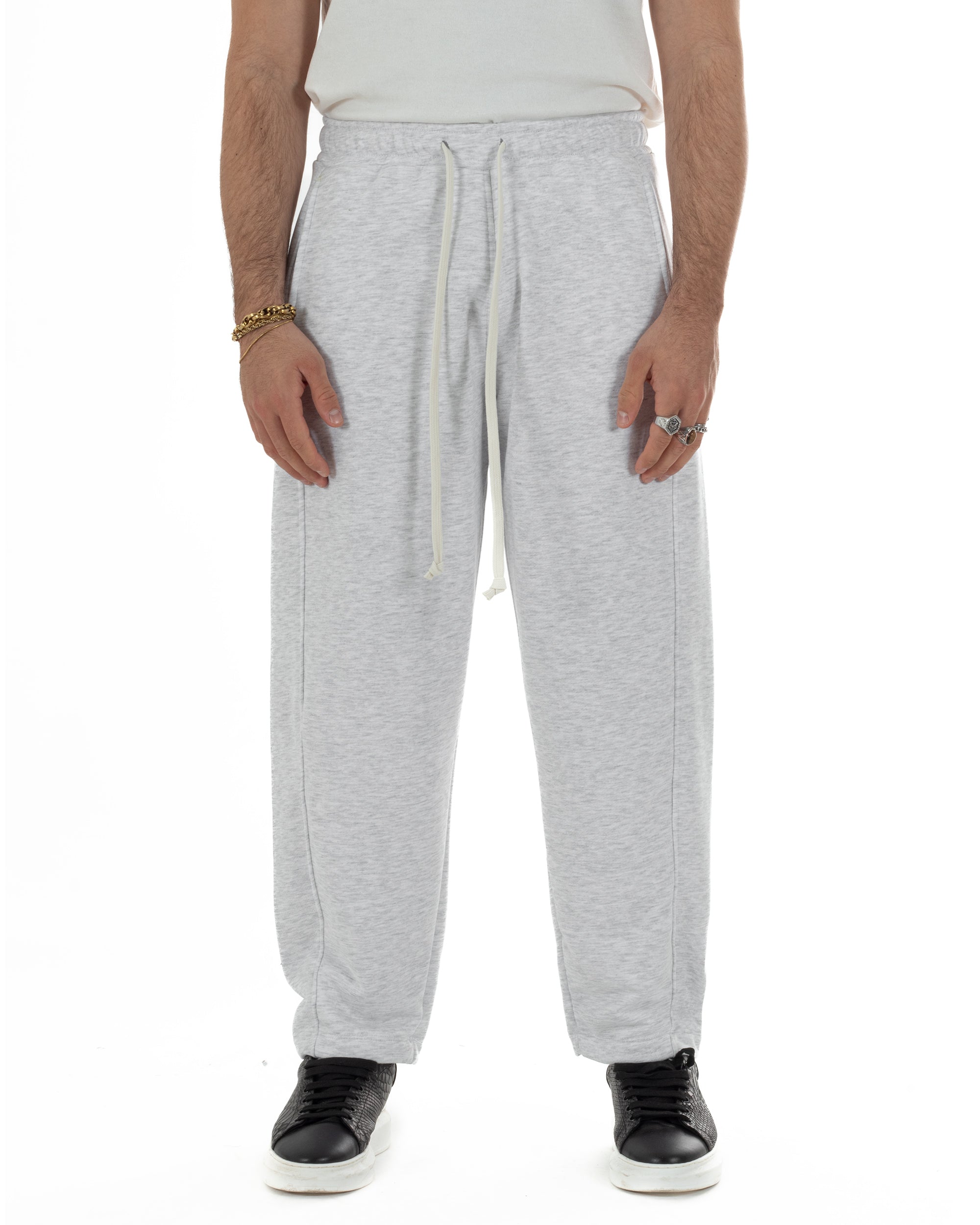 Vista completa pantaloni tuta grigio balloon fit uomo streetwear
