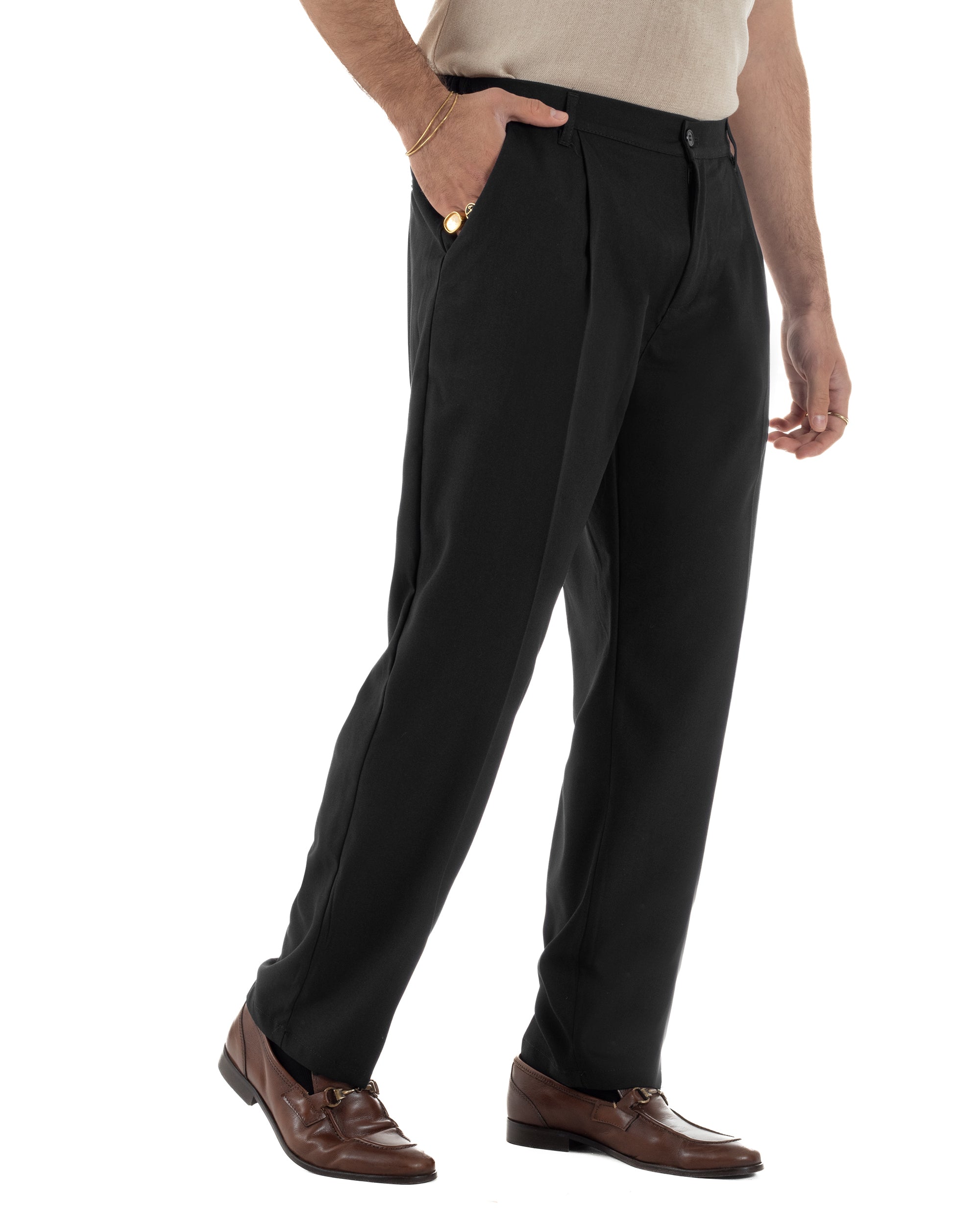 Vista laterale pantaloni uomo nero baggy fondo largo relaxed fit fluido