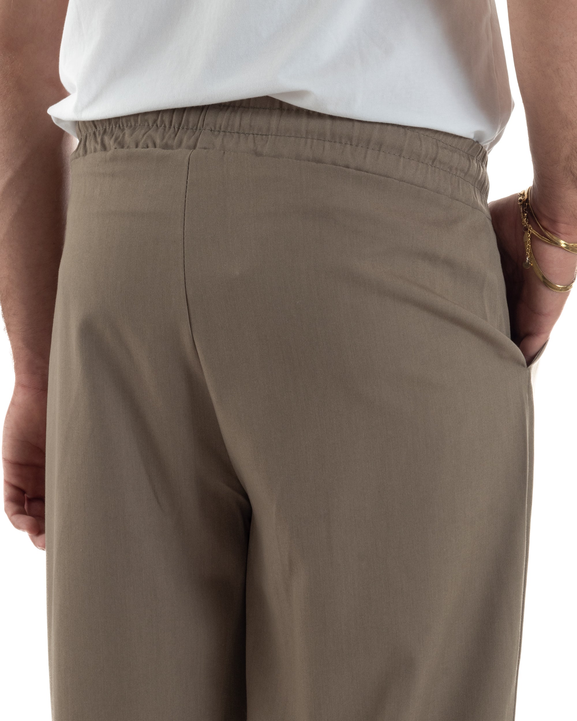 Pantaloni beige uomo wide leg relaxed fit smart casual abbinamento camicia t-shirt