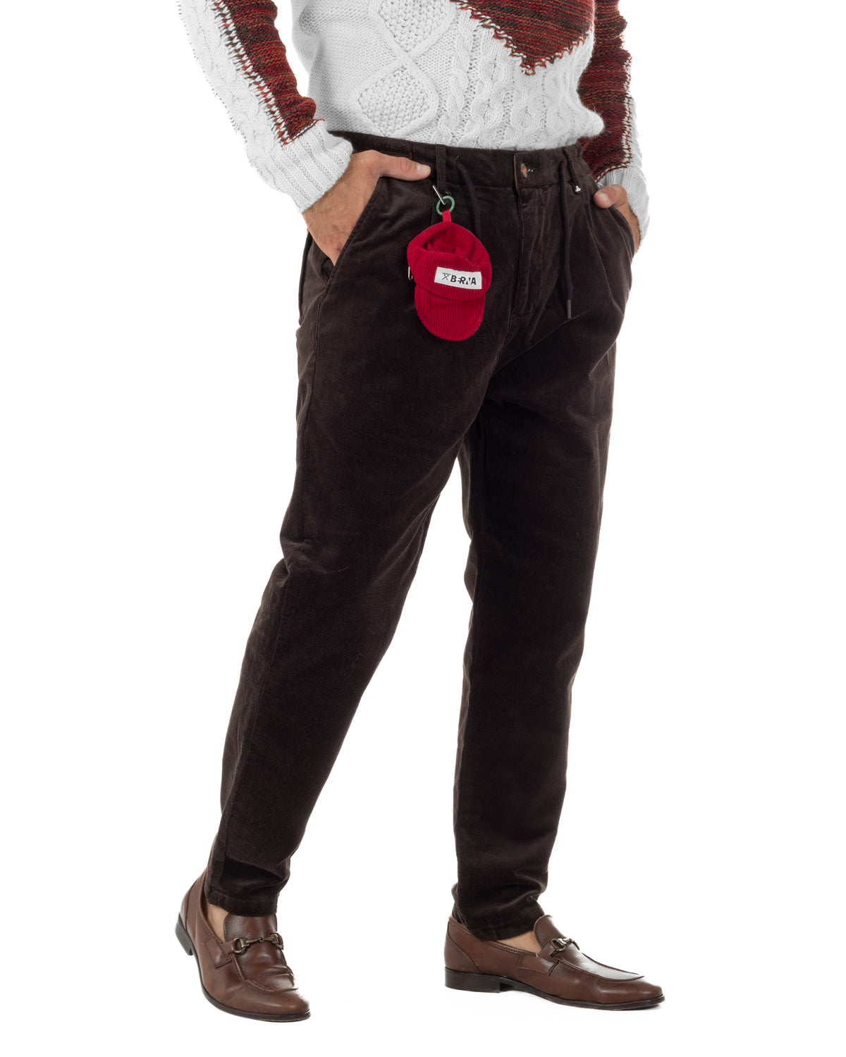 Linea leggermente affusolata dei chino marrone 