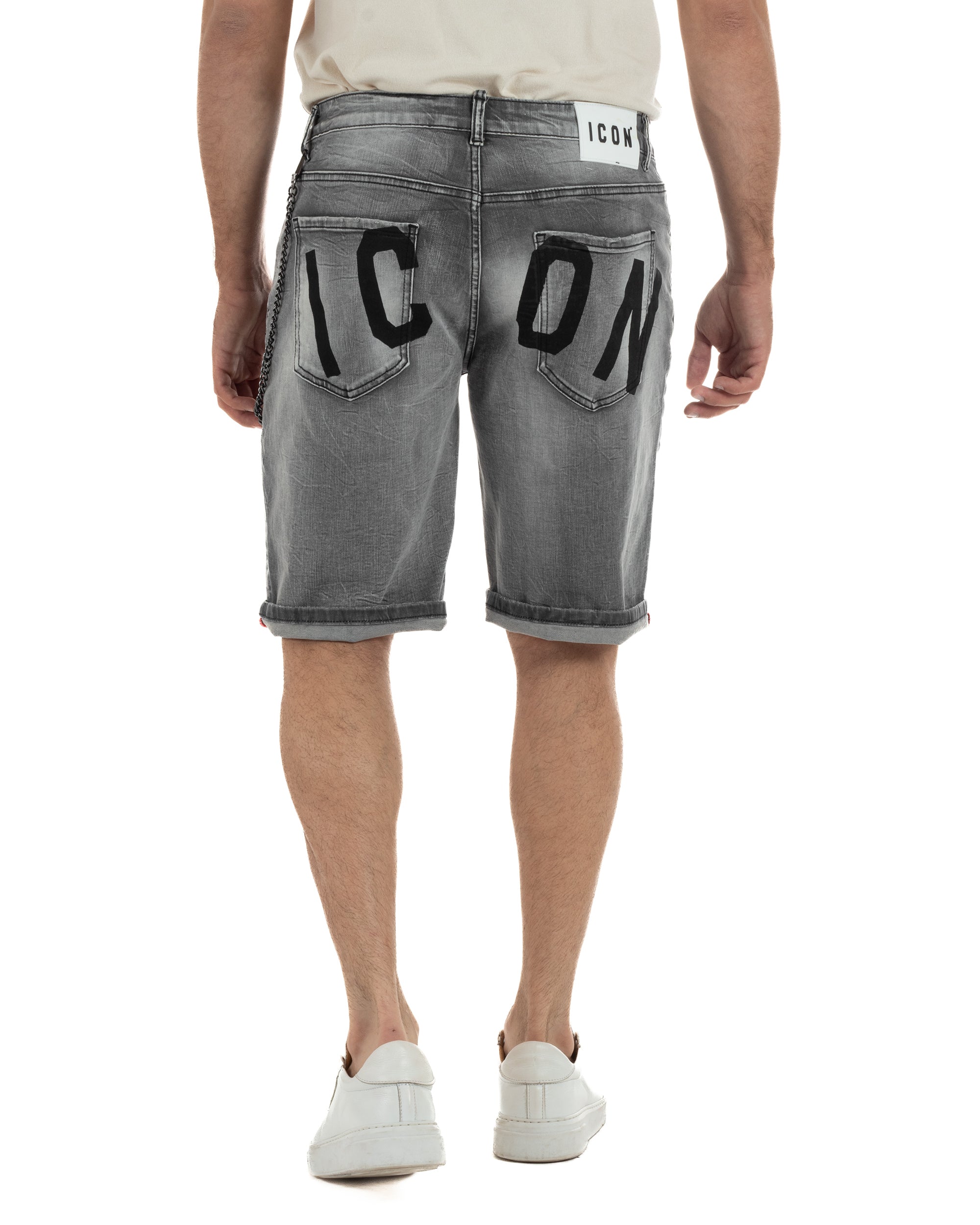 Dettaglio stampa grafica logo retro bermuda jeans nero uomo denim effetto vissuto Icon brand