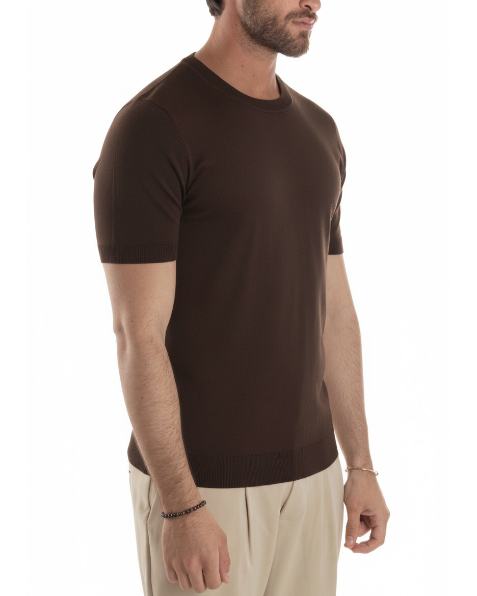 Vista laterale t-shirt uomo marrone girocollo filo leggera basic